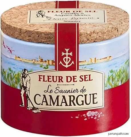 Fleur de Sel uit de Camargue | Autor: CamFl2020 | Licencja: CC BY-SA 4.0 | Źródło: Wikimedia Commons