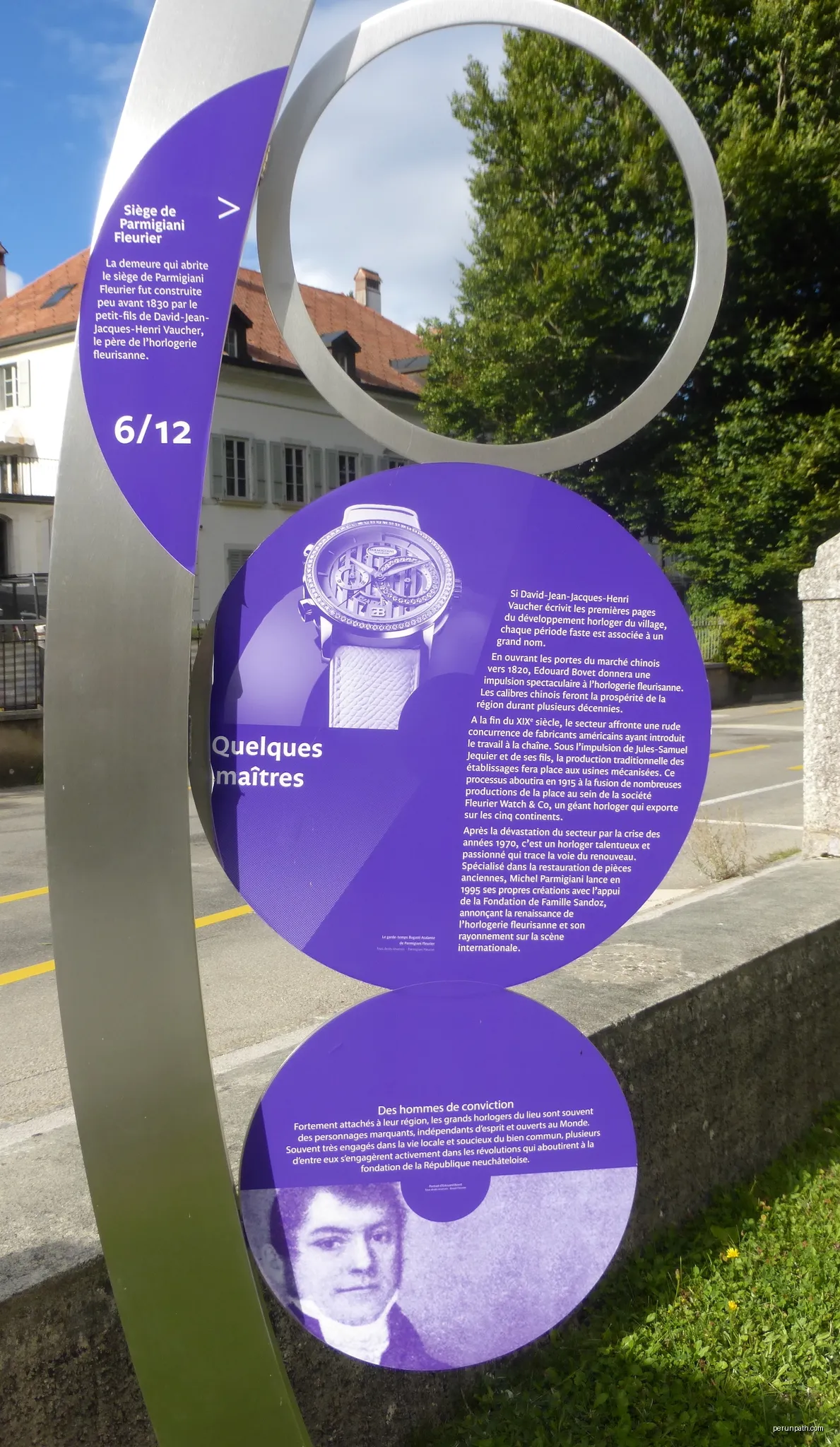 Itinéraire historique dans le village de Fleurier. Totem 6/12 : les maîtres horloger (Vaucher, Bovet, Jequier), le siège de « Parmigiani Fleurier ». | Autor: MHM55 | Licencja: CC BY-SA 4.0 | Źródło: Wikimedia Commons