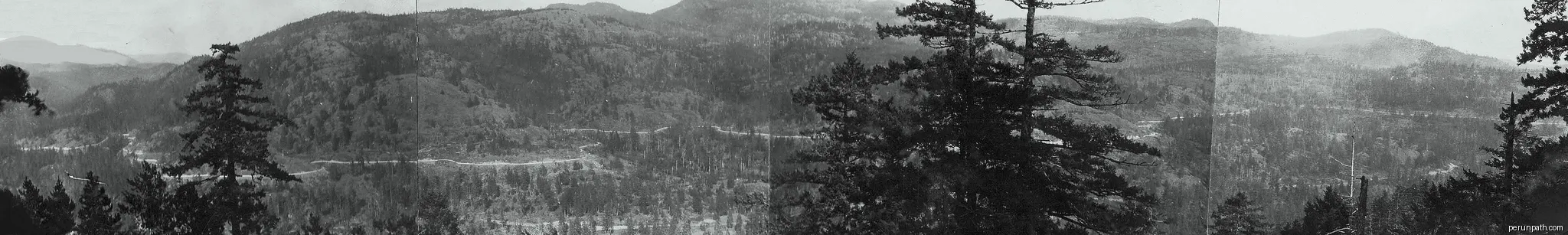A panoramic of the Sooke Flowline shortly after construction. | Autor: Kiwibirdman1701 | Licencja: CC BY-SA 3.0 | Źródło: Wikimedia Commons
