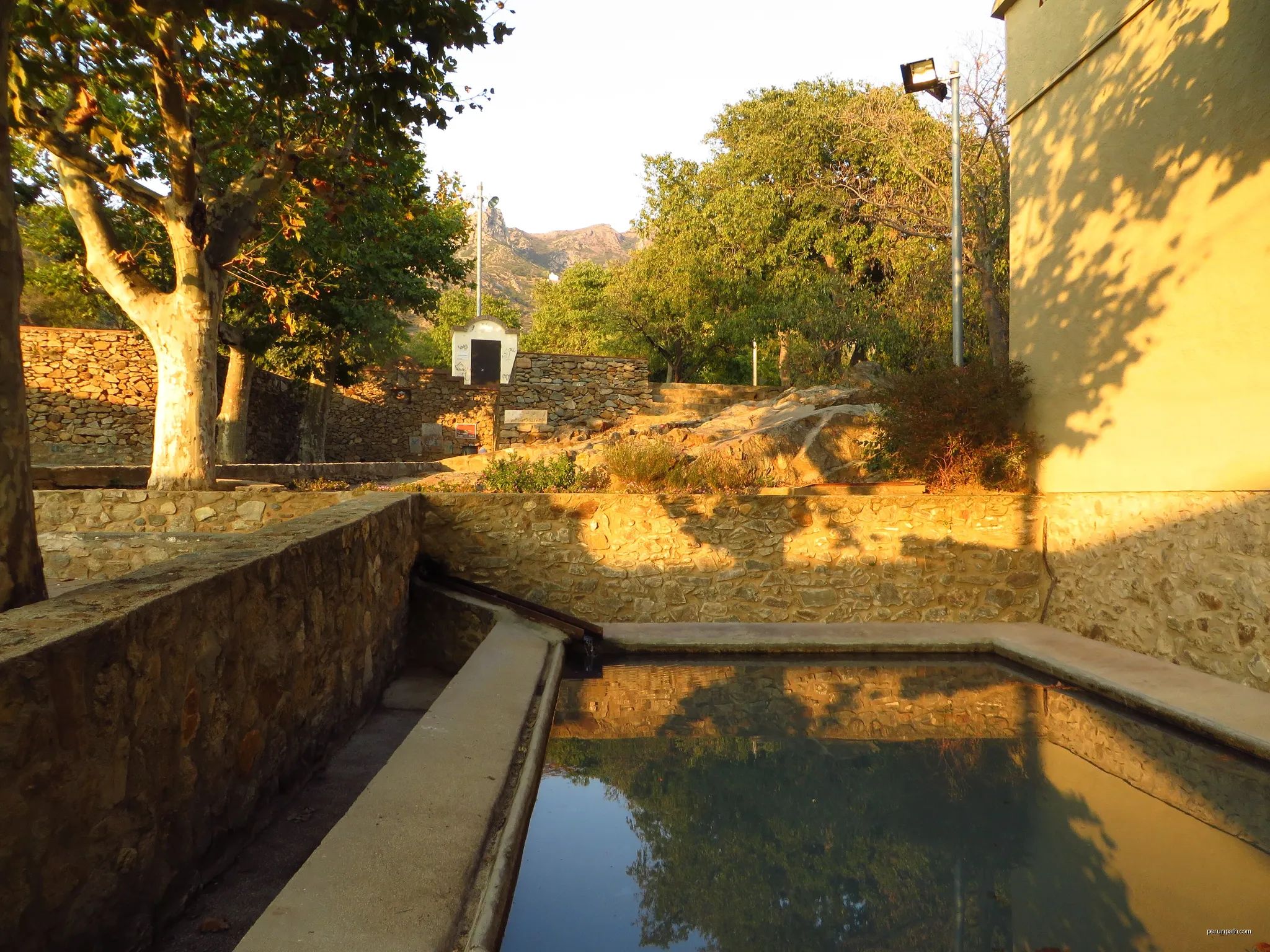 Pels dominis de Sant Pere de Rodes