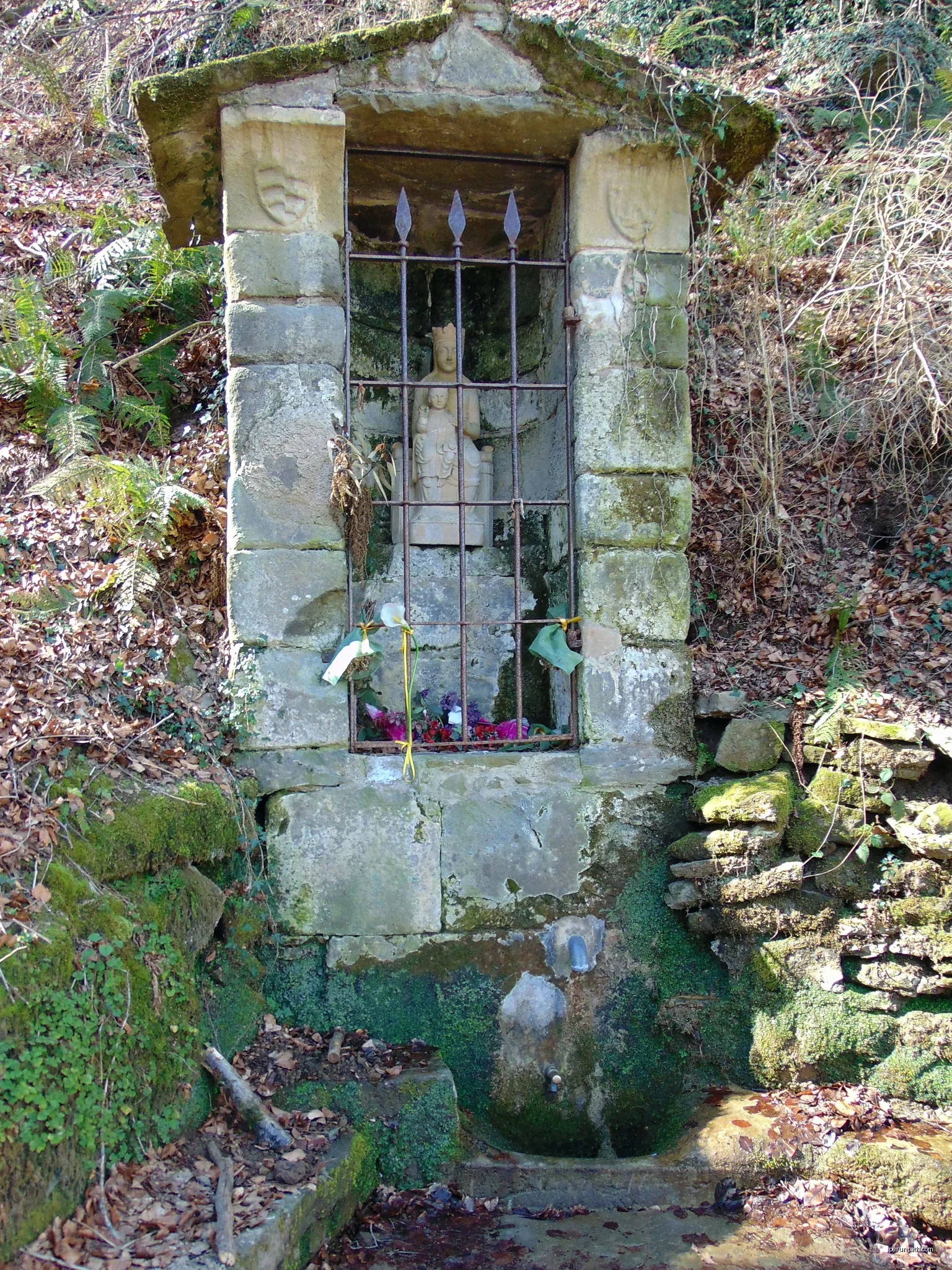 Mas de Rajols (Tavertet) | Autor: Josep Maria Viñolas Esteva | Licencja: CC BY-SA 4.0 | Źródło: Wikimedia Commons