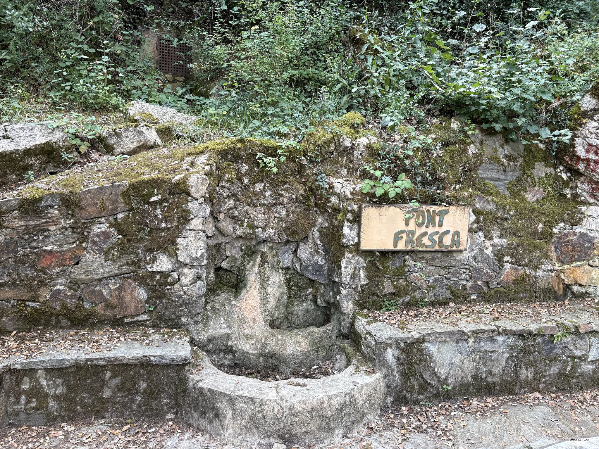 Font Fresca | Autor: Wikiwiki | Licencja: CC BY-SA 3.0 | Źródło: Wikimedia Commons
