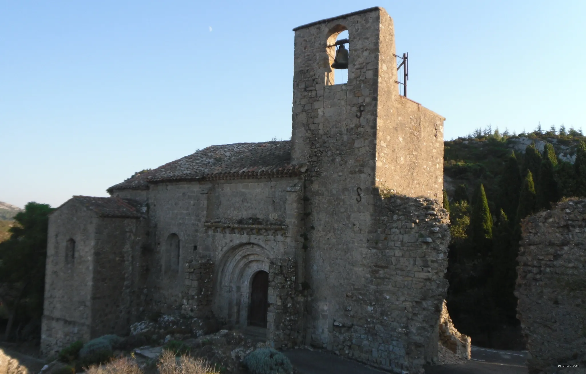 Église Sainte-Léocadie à Fontjoncouse | Autor: ArnoLagrange | Licencja: CC BY-SA 3.0 | Źródło: Wikimedia Commons