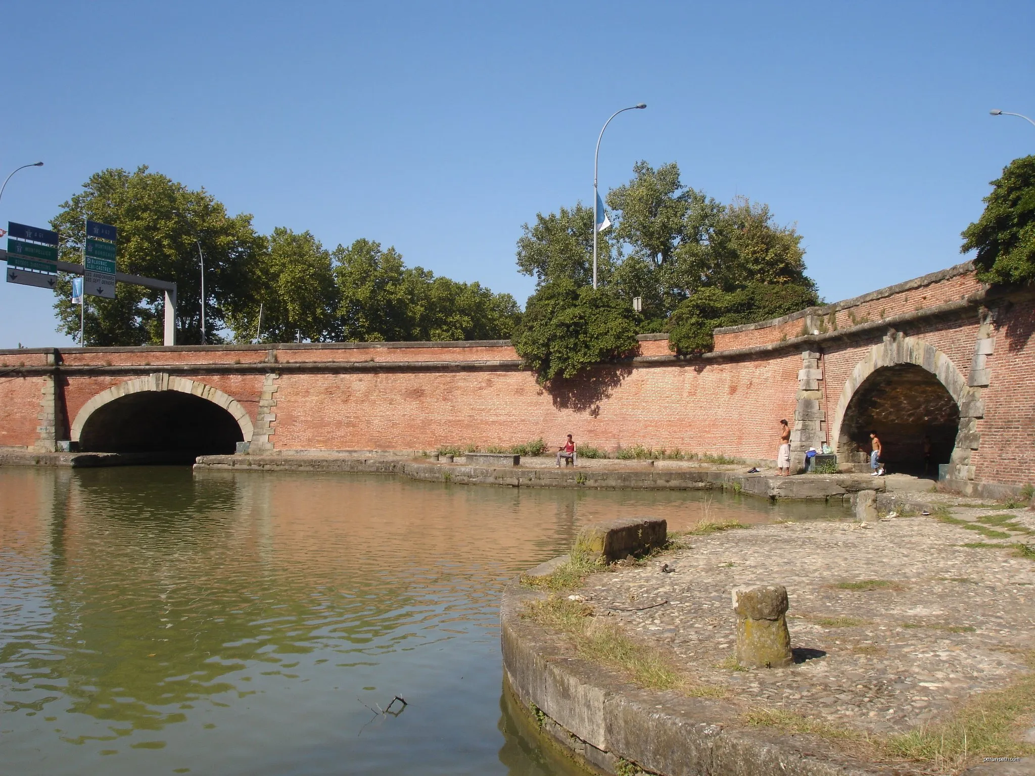Voie du canal latéral