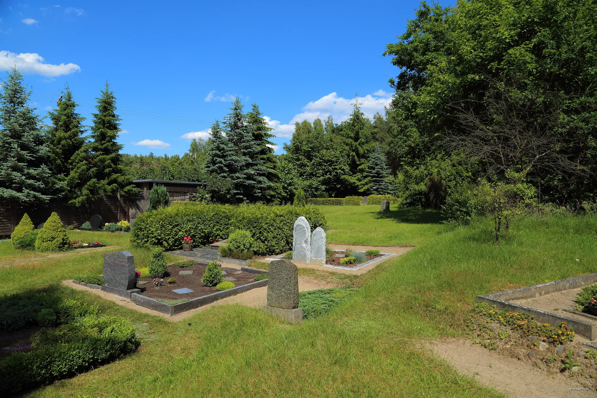 The cemetery of Jamlitz, Landkreis Dahme-Spreewald, Brandenburg, Germany. | Autor: J.-H. Janßen | Licencja: CC BY-SA 3.0 | Źródło: Wikimedia Commons