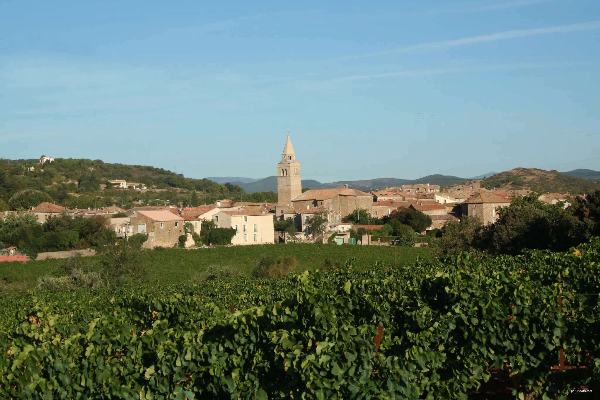 Gabian (Hérault) - vue générale | Autor: Fagairolles 34 | Licencja: CC BY-SA 4.0 | Źródło: Wikimedia Commons