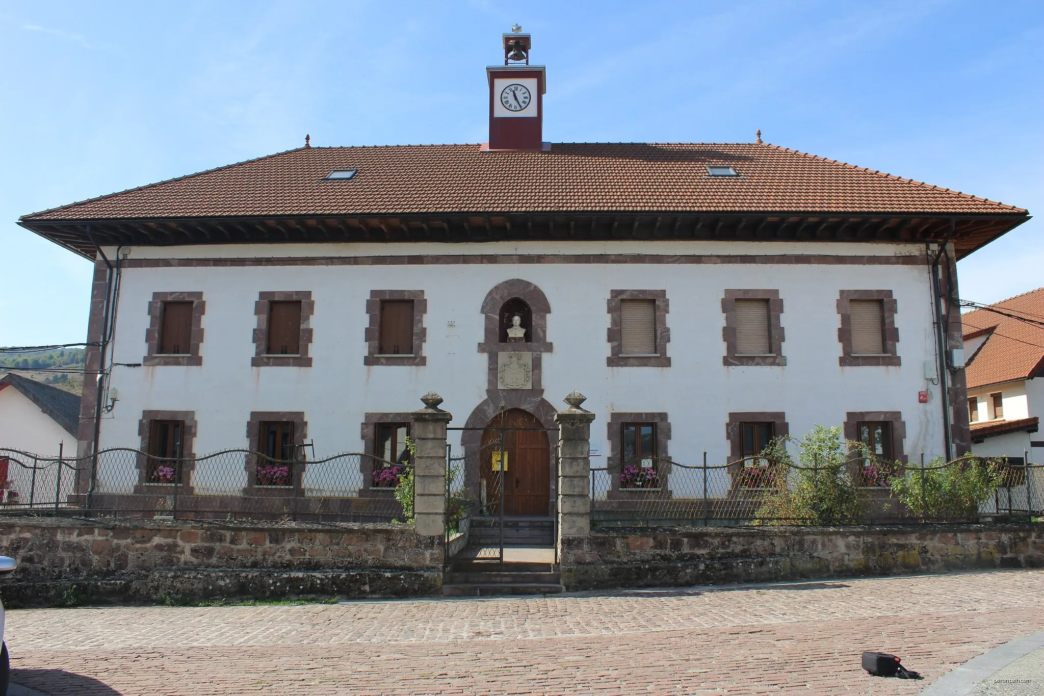 Artetxeko Haitzuloak