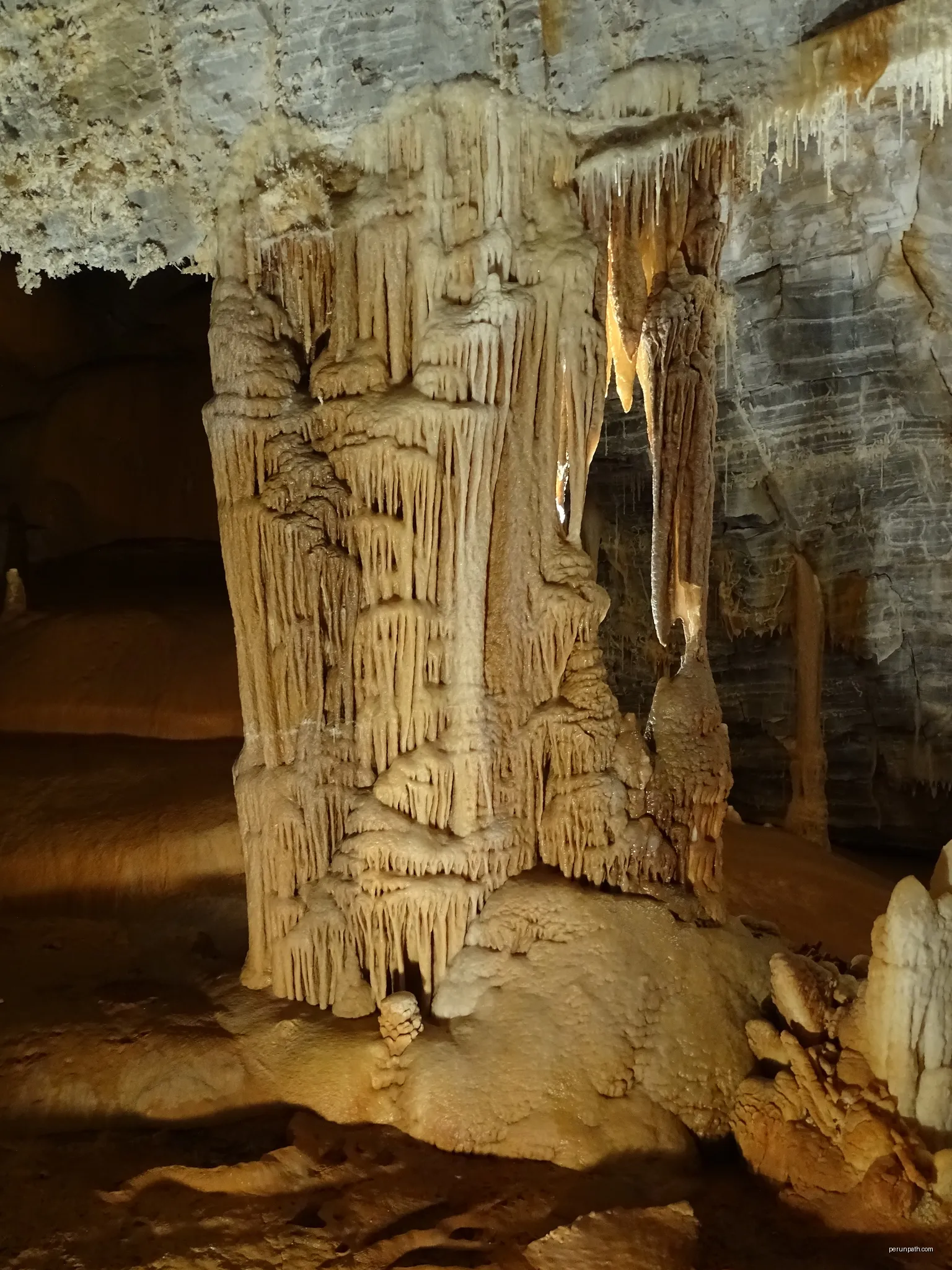 Le Gouffre Géant de Cabrespine ː profondeur de 250 mètres pour un volume de 1 600 000 m³.
Température constante toute l’année à 14°c | Autor: Selmoval | Licencja: CC BY-SA 4.0 | Źródło: Wikimedia Commons