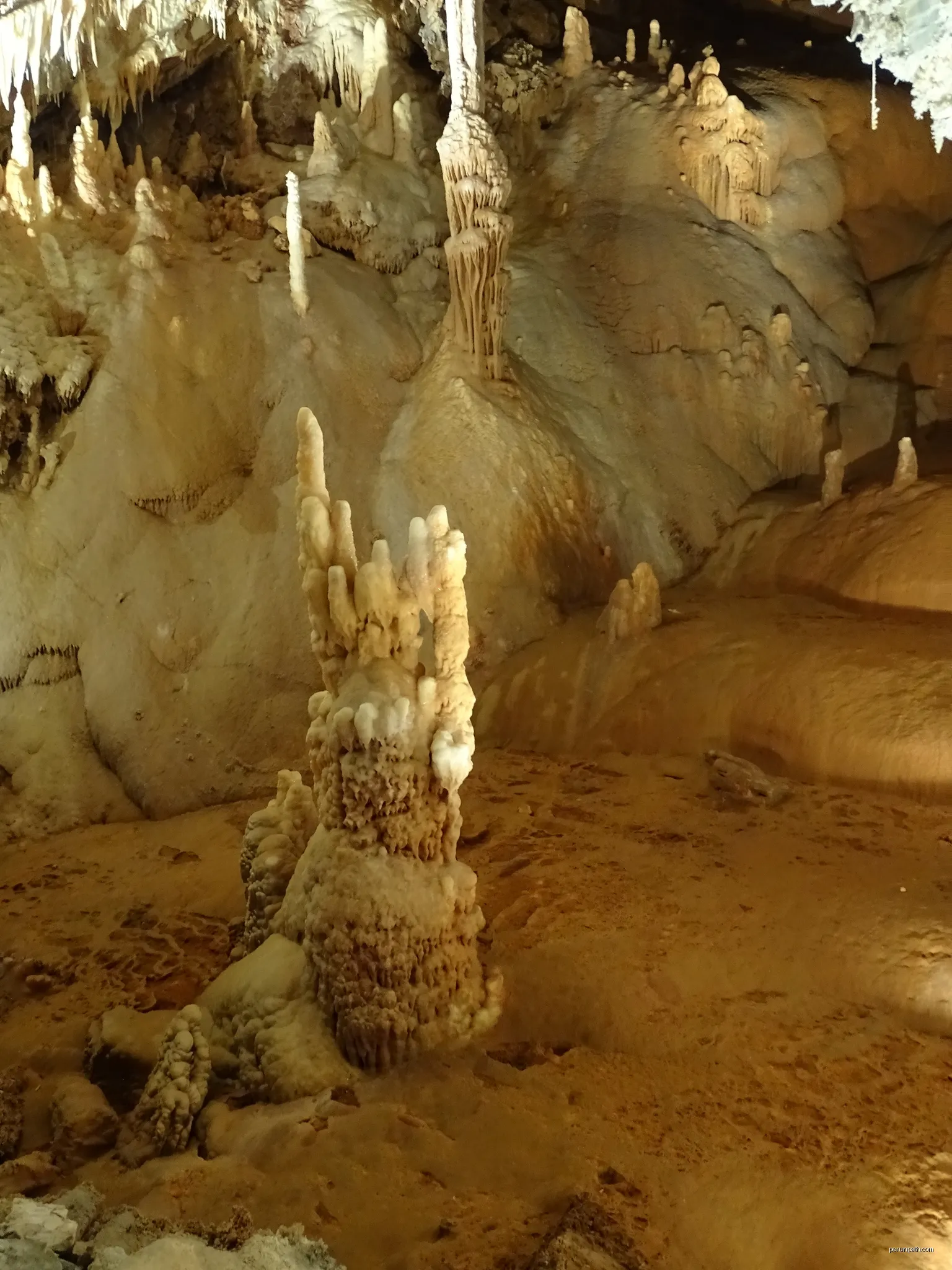 Le Gouffre Géant de Cabrespine ː profondeur de 250 mètres pour un volume de 1 600 000 m³.
Température constante toute l’année à 14°c | Autor: Selmoval | Licencja: CC BY-SA 4.0 | Źródło: Wikimedia Commons