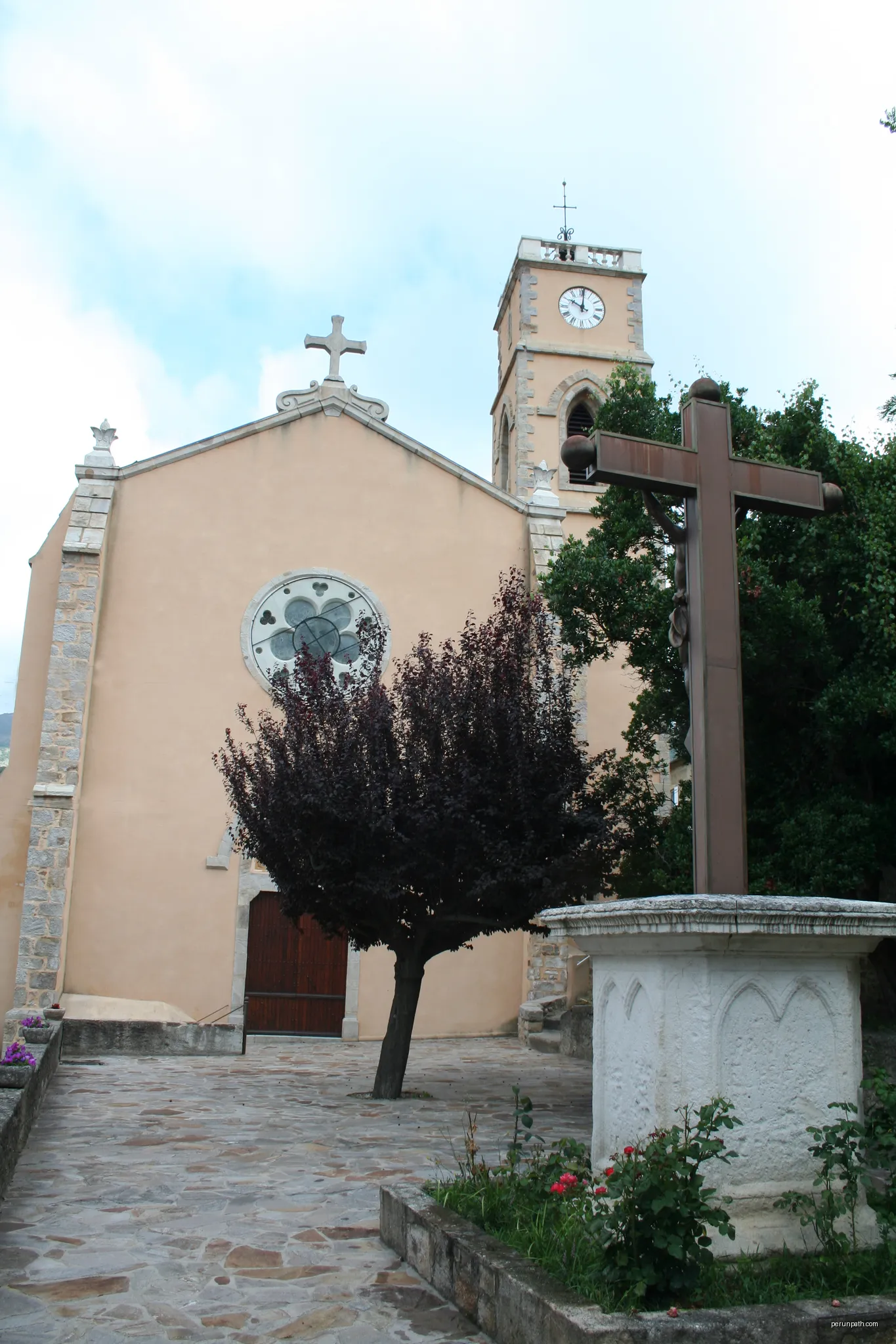 Graissessac (Hérault) - église Saint-Sauveur. | Autor: Fagairolles 34 | Licencja: CC BY-SA 4.0 | Źródło: Wikimedia Commons
