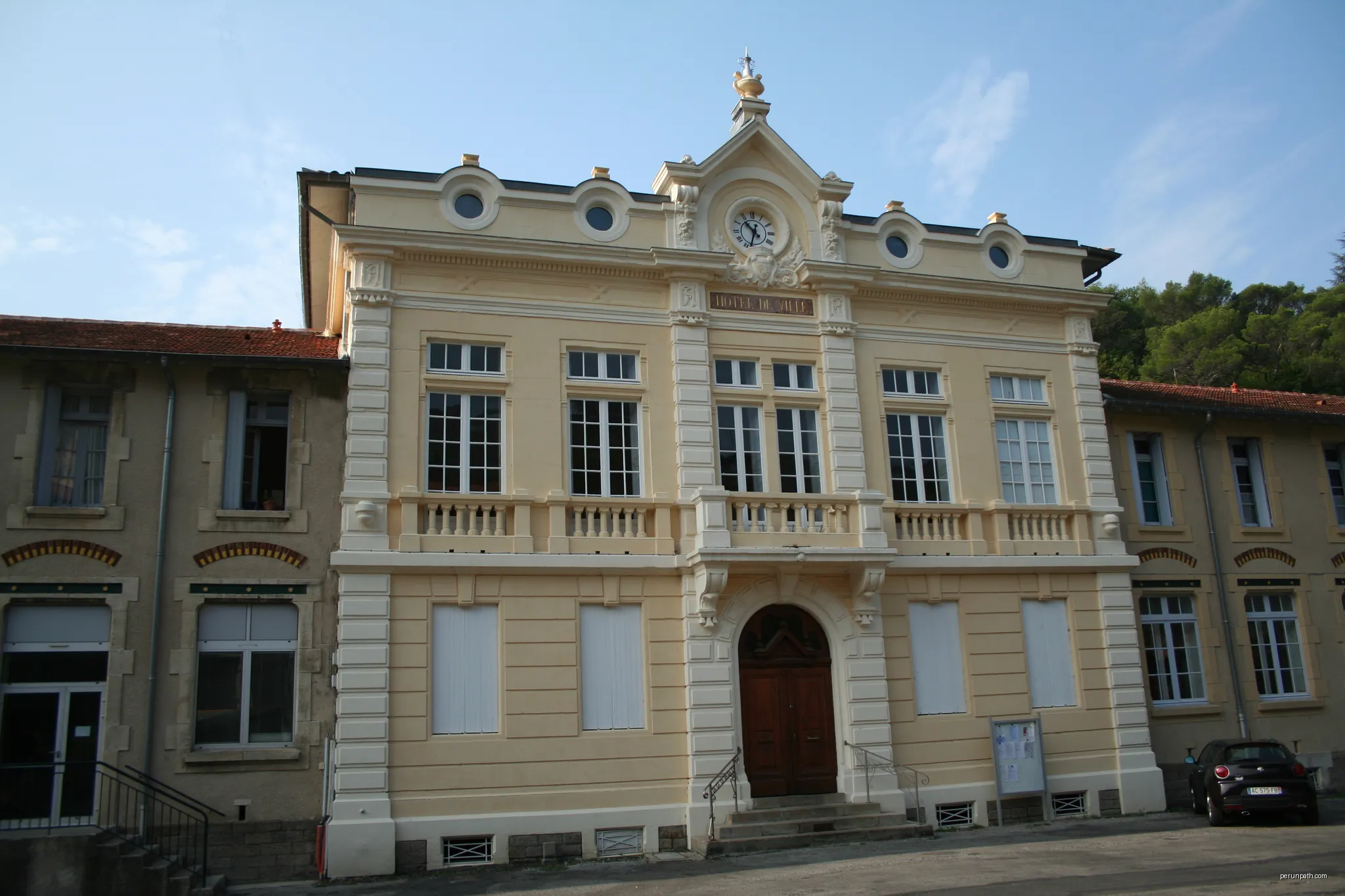 Graissessac (Hérault) - mairie. | Autor: Fagairolles 34 | Licencja: CC BY-SA 4.0 | Źródło: Wikimedia Commons