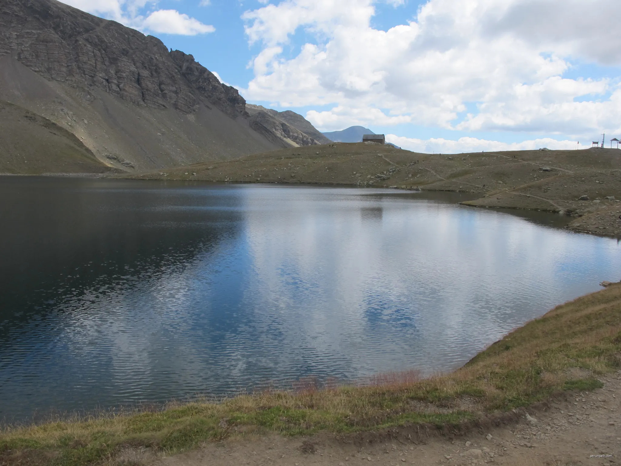 Le lac des Estaris depuis le sommet du Drouvet