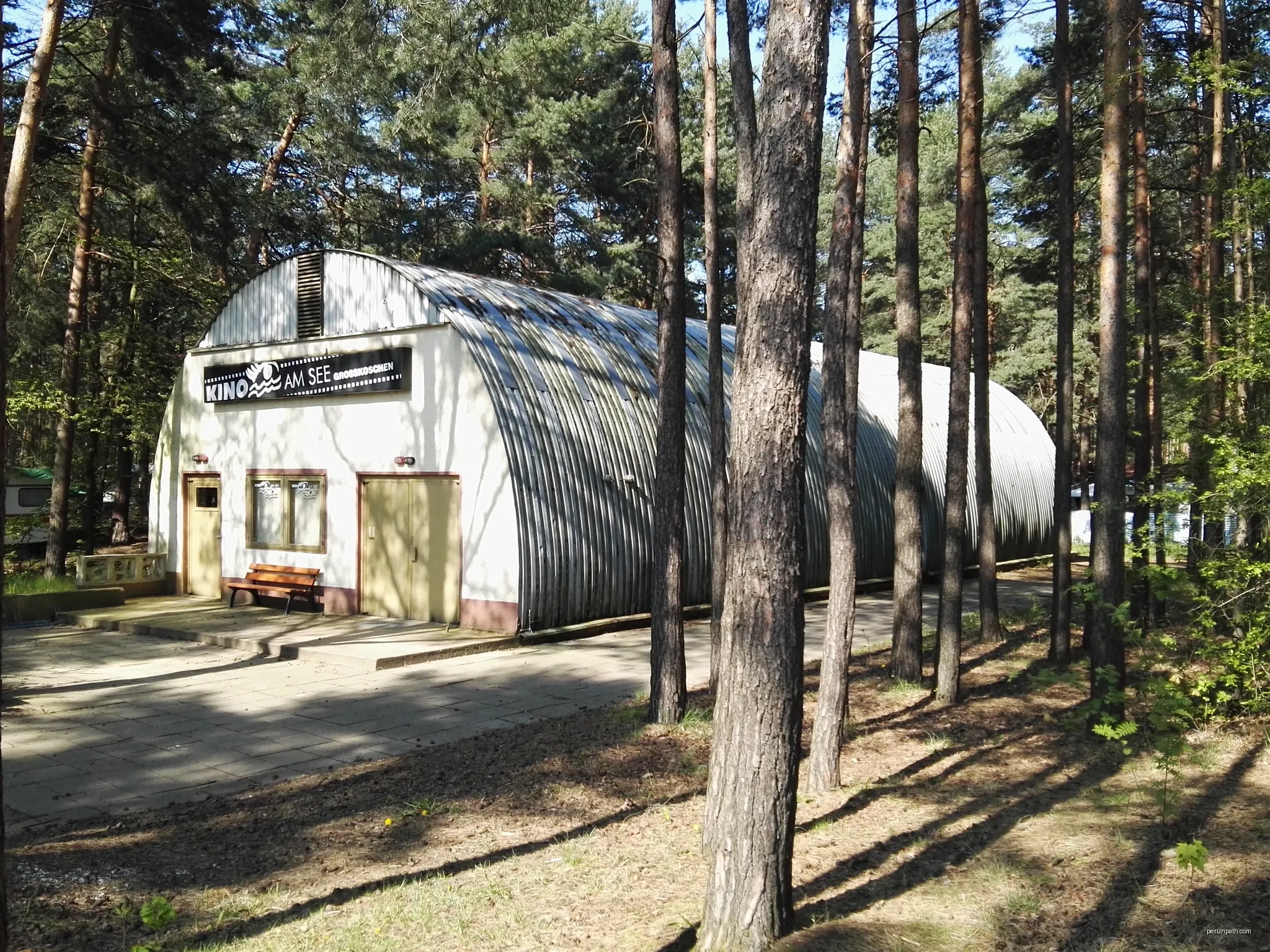 Kino im Ferienpark Großkoschen | Autor: Z thomas | Licencja: CC BY-SA 3.0 | Źródło: Wikimedia Commons