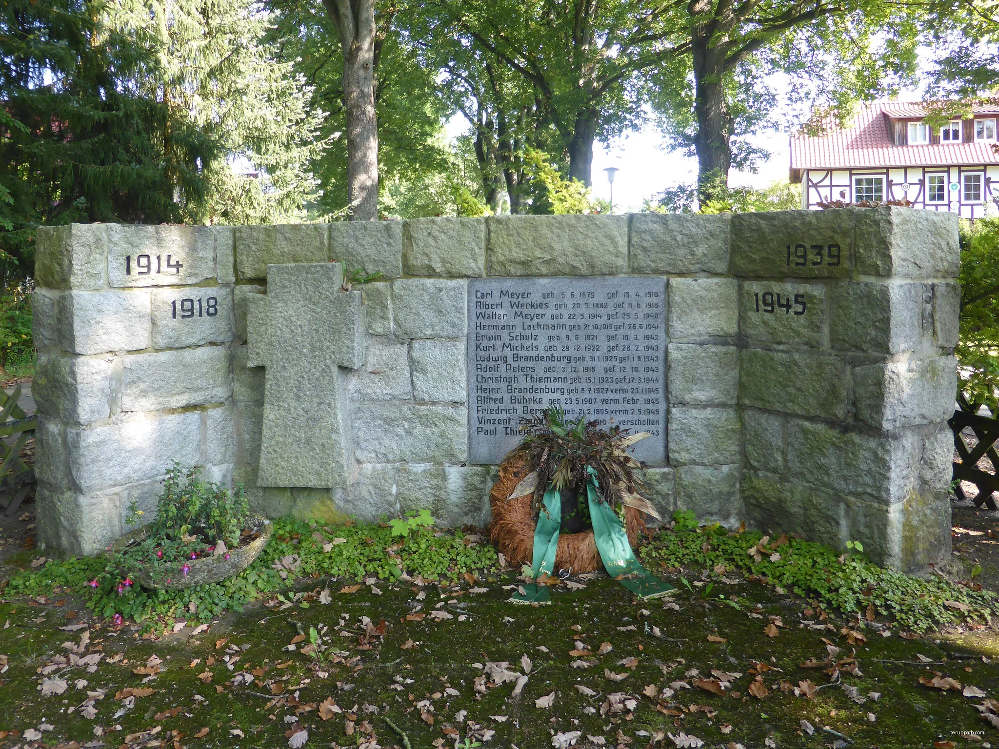 Kriegerdenkmal in Hagen bei Sprakensehl. | Autor: Kirchenfan | Licencja: CC0 | Źródło: Wikimedia Commons