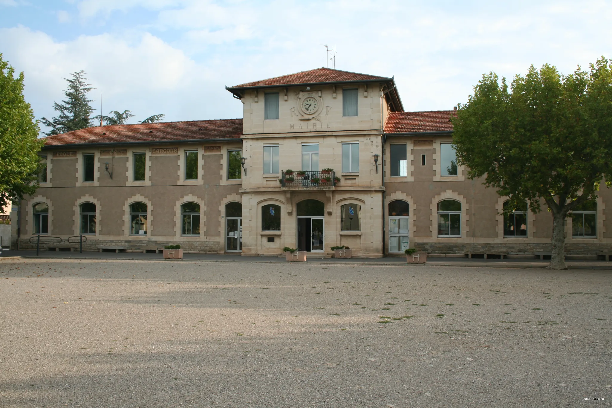 Hérépian (Hérault) - mairie. | Autor: Fagairolles 34 | Licencja: CC BY-SA 4.0 | Źródło: Wikimedia Commons