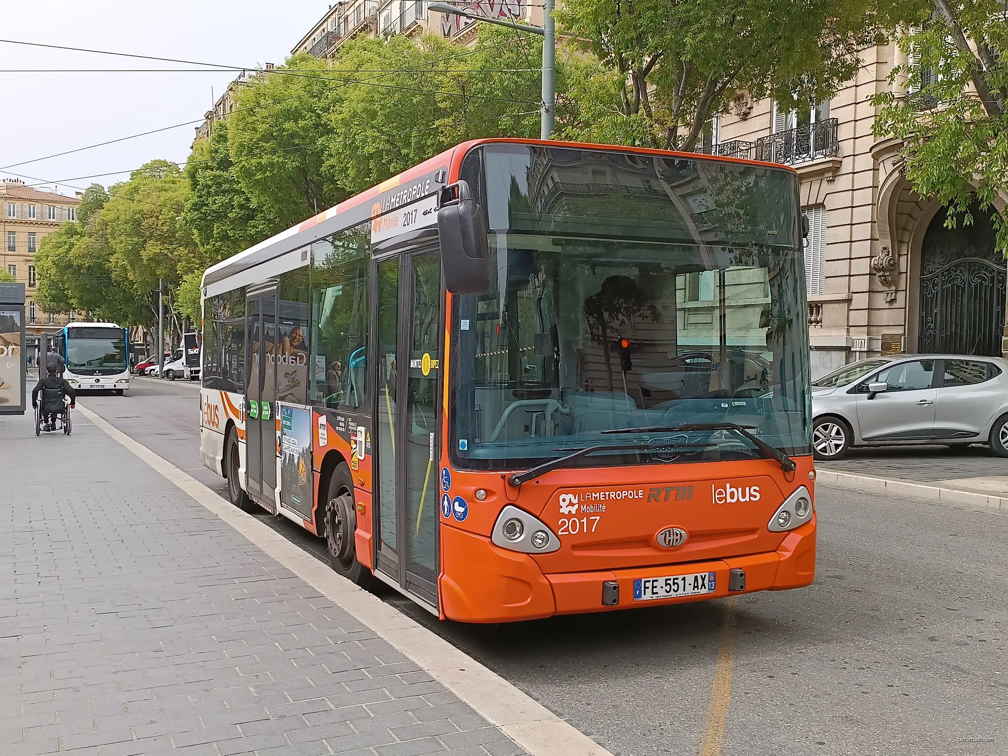 Heuliez GX 137 n°2017 de la RTM à Marseille | Autor: Kyah117 | Licencja: CC BY 4.0 | Źródło: Wikimedia Commons