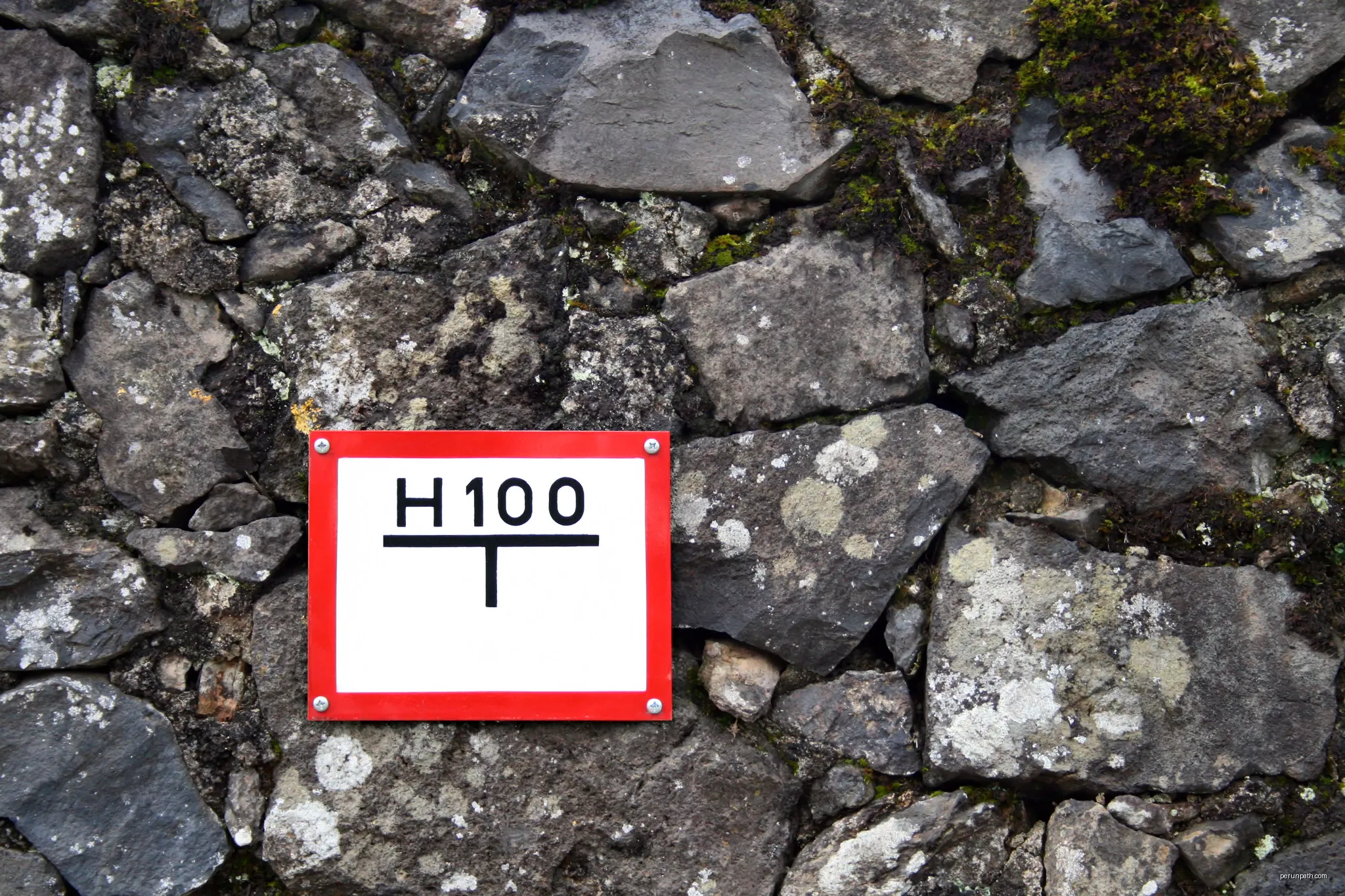 Hidrante H 100 | Autor: Jorge Franganillo | Licencja: CC BY 2.0 | Źródło: Wikimedia Commons
