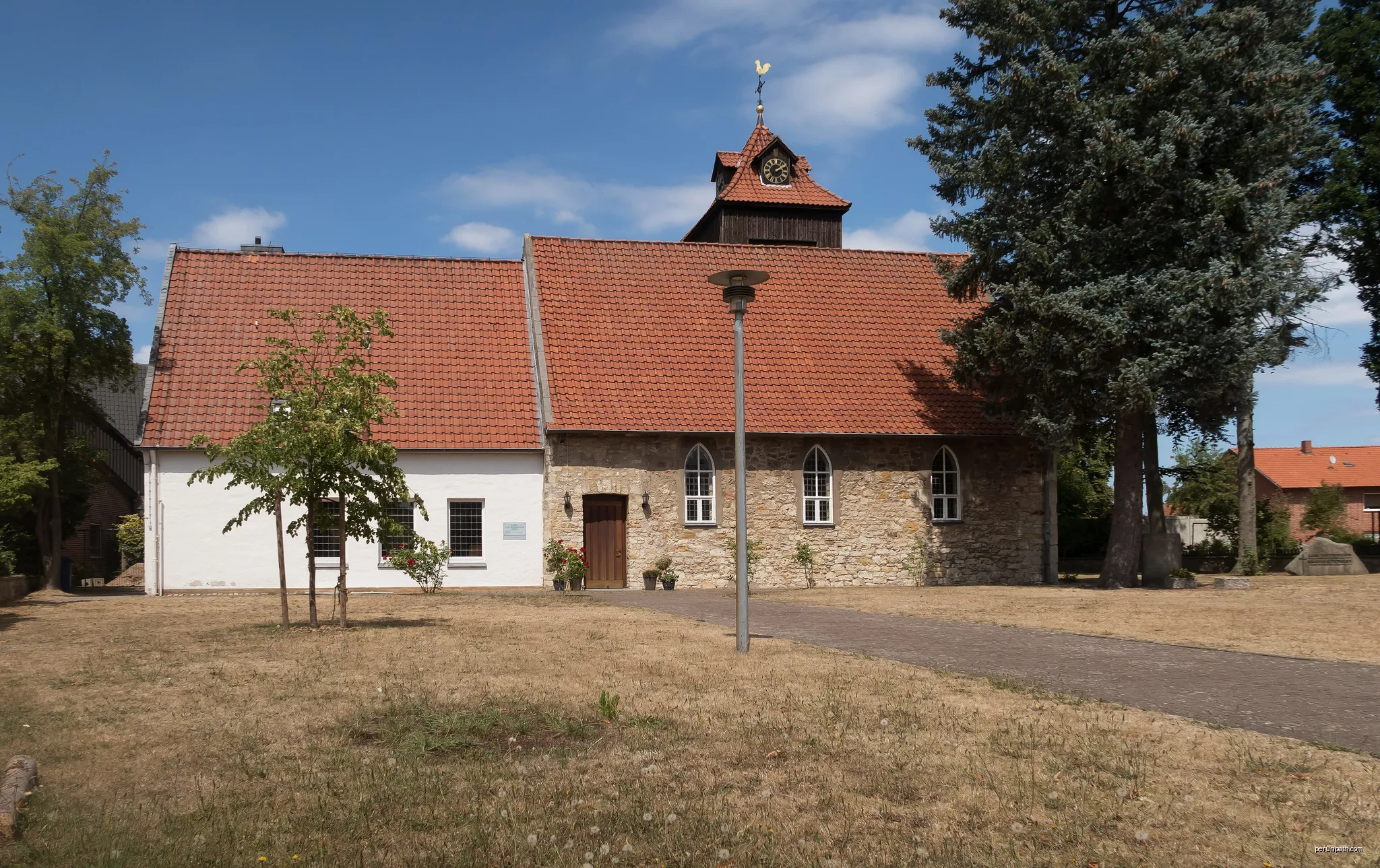 Hillerse, church: die Sankt Viti Kirche | Autor: Michielverbeek | Licencja: CC BY-SA 4.0 | Źródło: Wikimedia Commons