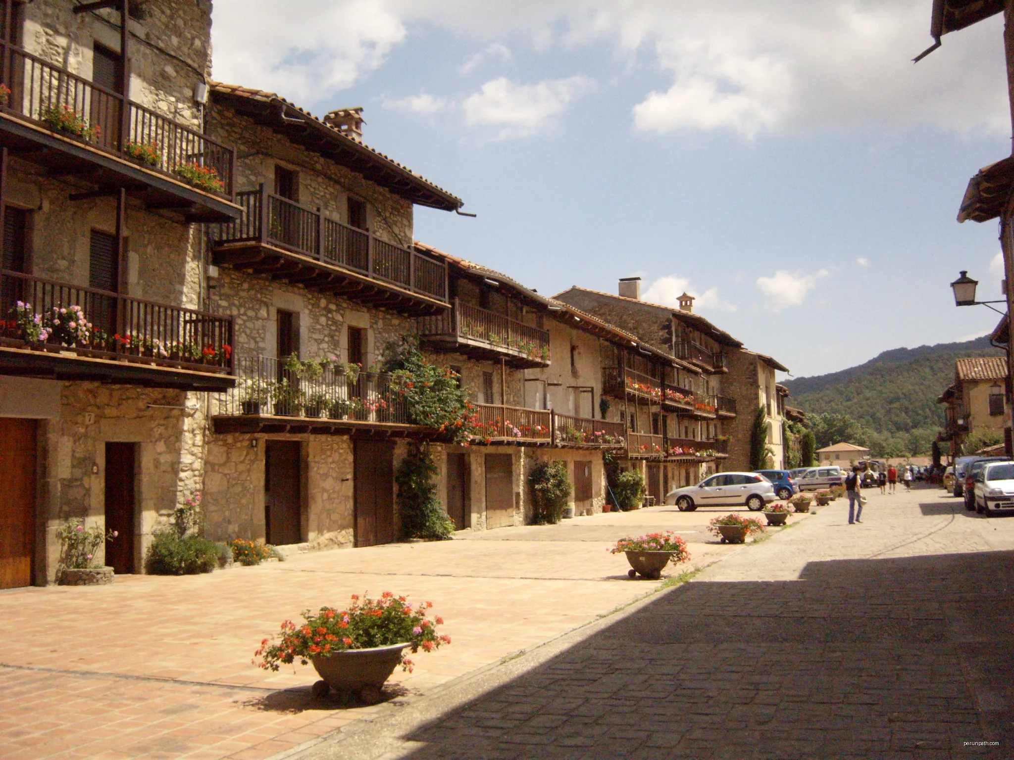 Els Hostalets d'en Bas (la Vall d'en Bas) | Autor: CésarOP (talk) | Licencja: CC BY-SA 3.0 | Źródło: Wikimedia Commons