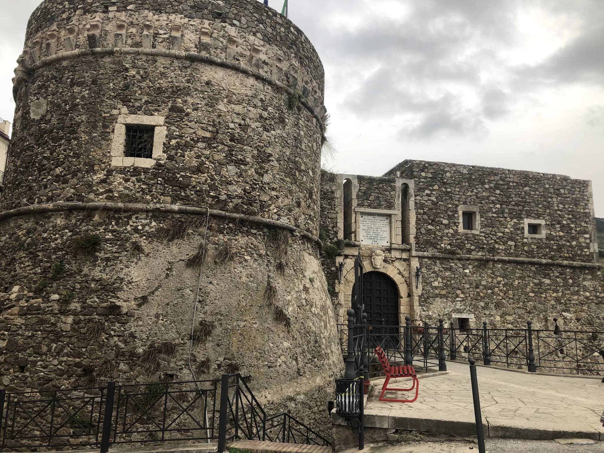 Castello Murat_Pizzo | Autor: Ilardite | Licencja: CC BY-SA 4.0 | Źródło: Wikimedia Commons