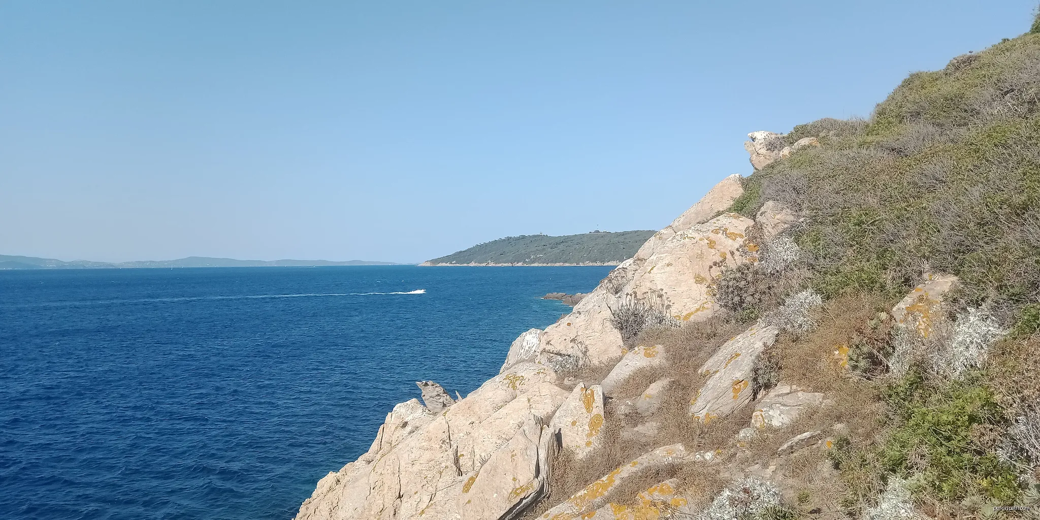 L'île du Levant, Hyères, Var, France | Autor: Rémih | Licencja: CC BY-SA 4.0 | Źródło: Wikimedia Commons