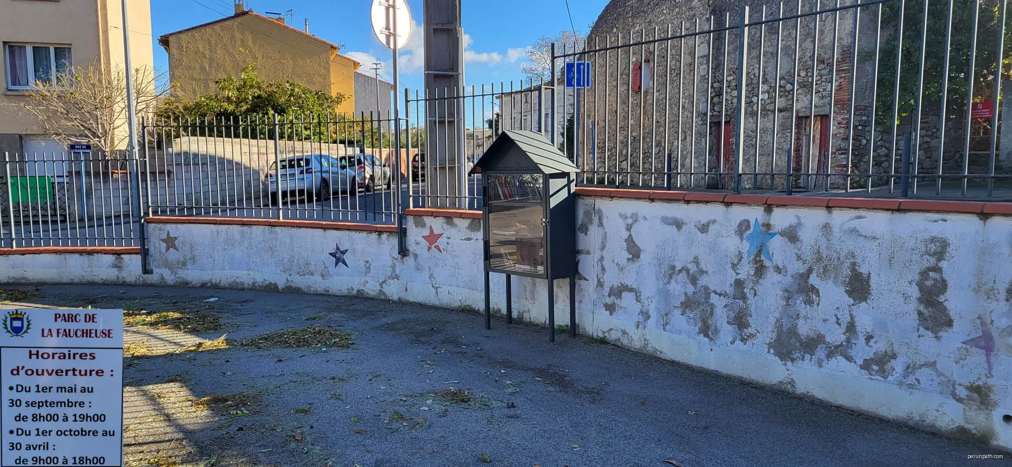 Boîte à livres à Ille-sur-Têt | Autor: Jairoulak | Licencja: CC BY-SA 4.0 | Źródło: Wikimedia Commons