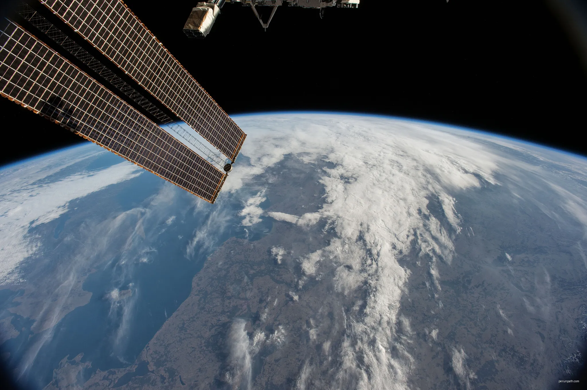 View of Earth taken during ISS Expedition 42. | Autor: Earth Science and Remote Sensing Unit, Lyndon B. Johnson Space Center | Licencja: Public domain | Źródło: Wikimedia Commons