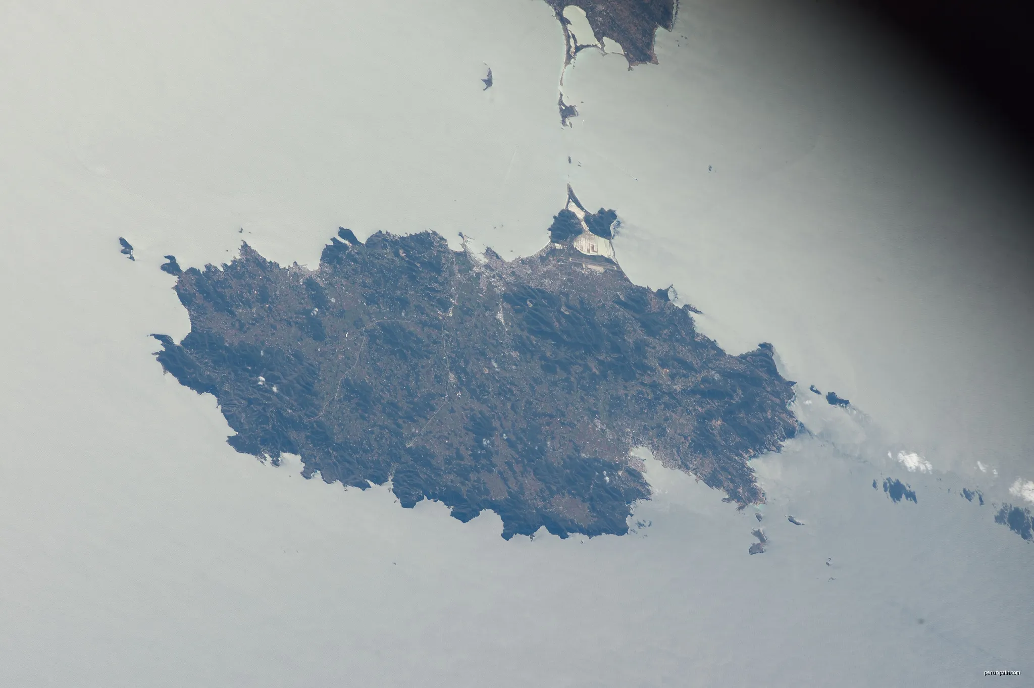 View of Earth taken during ISS Expedition 46. | Autor: Earth Science and Remote Sensing Unit, Lyndon B. Johnson Space Center | Licencja: Public domain | Źródło: Wikimedia Commons