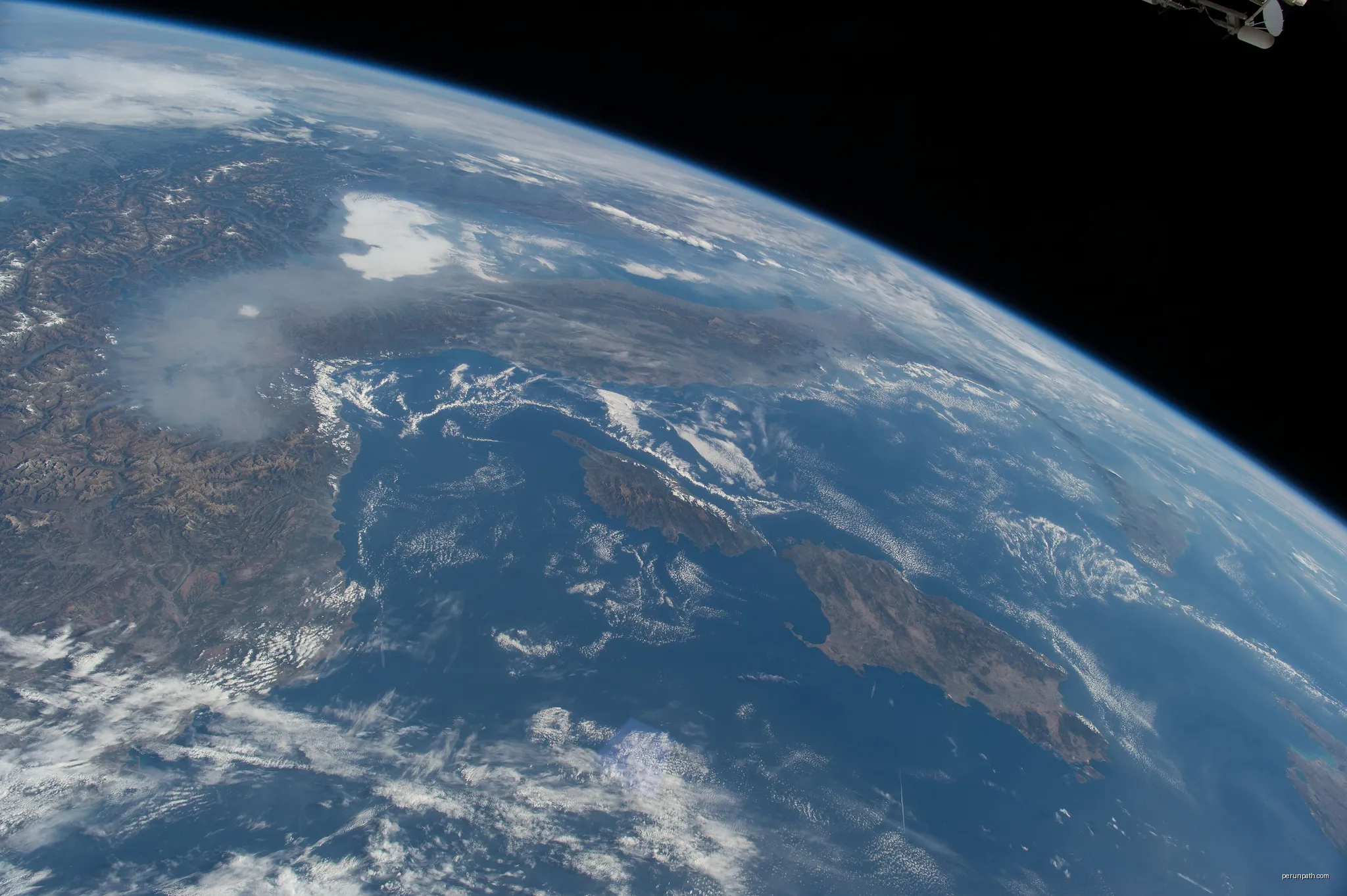 View of Earth taken during ISS Expedition 53. | Autor: Earth Science and Remote Sensing Unit, Lyndon B. Johnson Space Center | Licencja: Public domain | Źródło: Wikimedia Commons