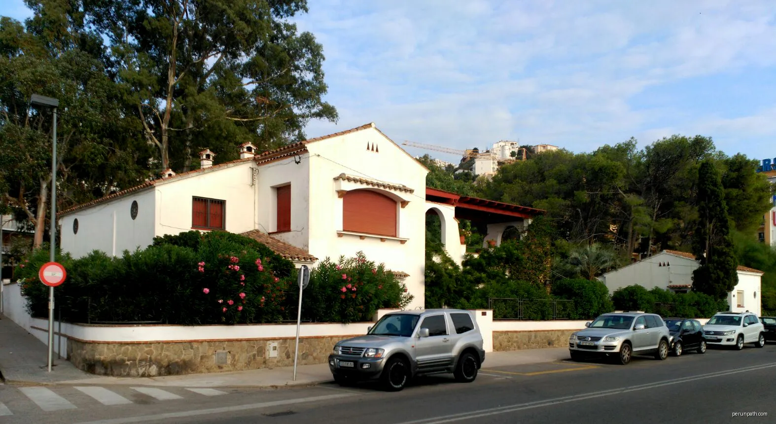 Roses, camí de ronda i el megalític