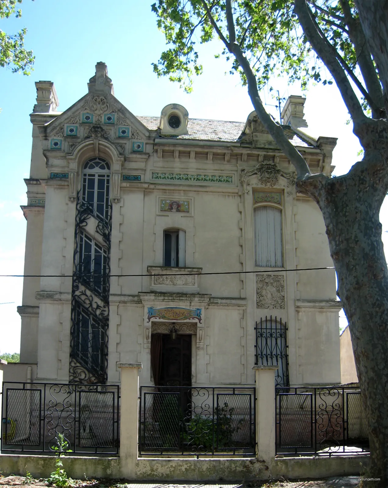 Jugendstil house in Rue René Boyer, Béziers, département de l'Hérault, France | Autor: Maarten Sepp | Licencja: CC BY-SA 3.0 | Źródło: Wikimedia Commons