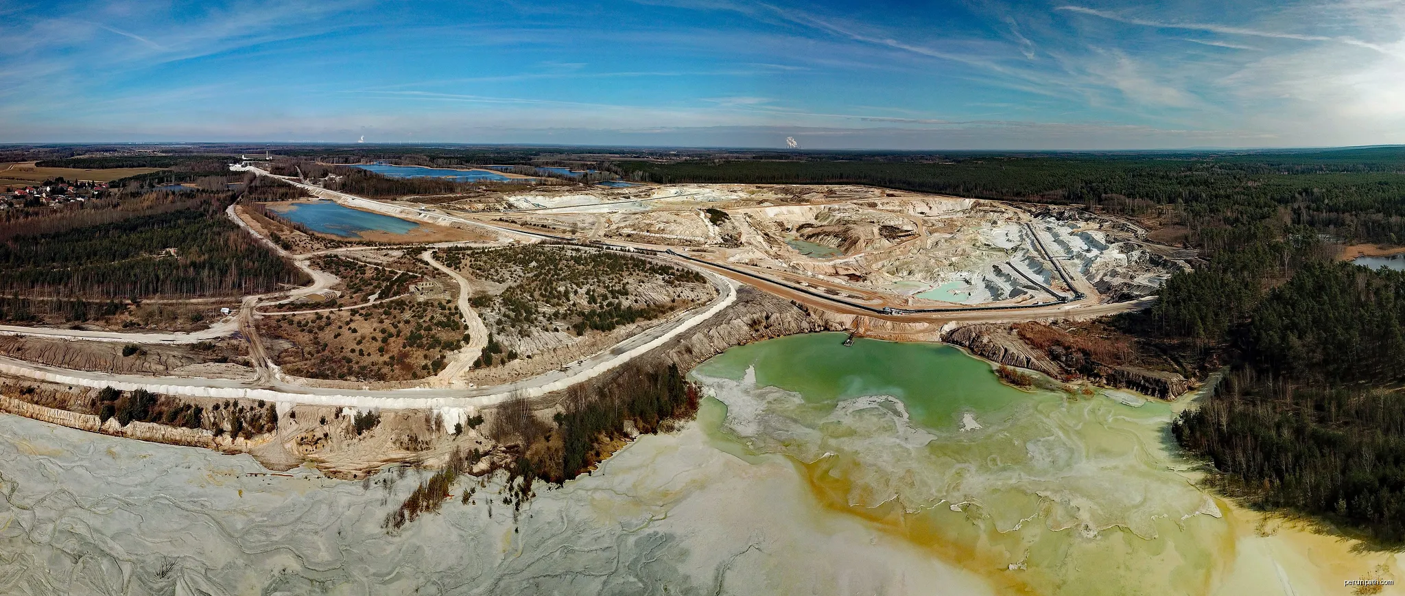 Caminau Kaolin quarray (Königswartha, Saxony, Germany) | Autor: Gunther Tschuch | Licencja: CC BY-SA 4.0 | Źródło: Wikimedia Commons