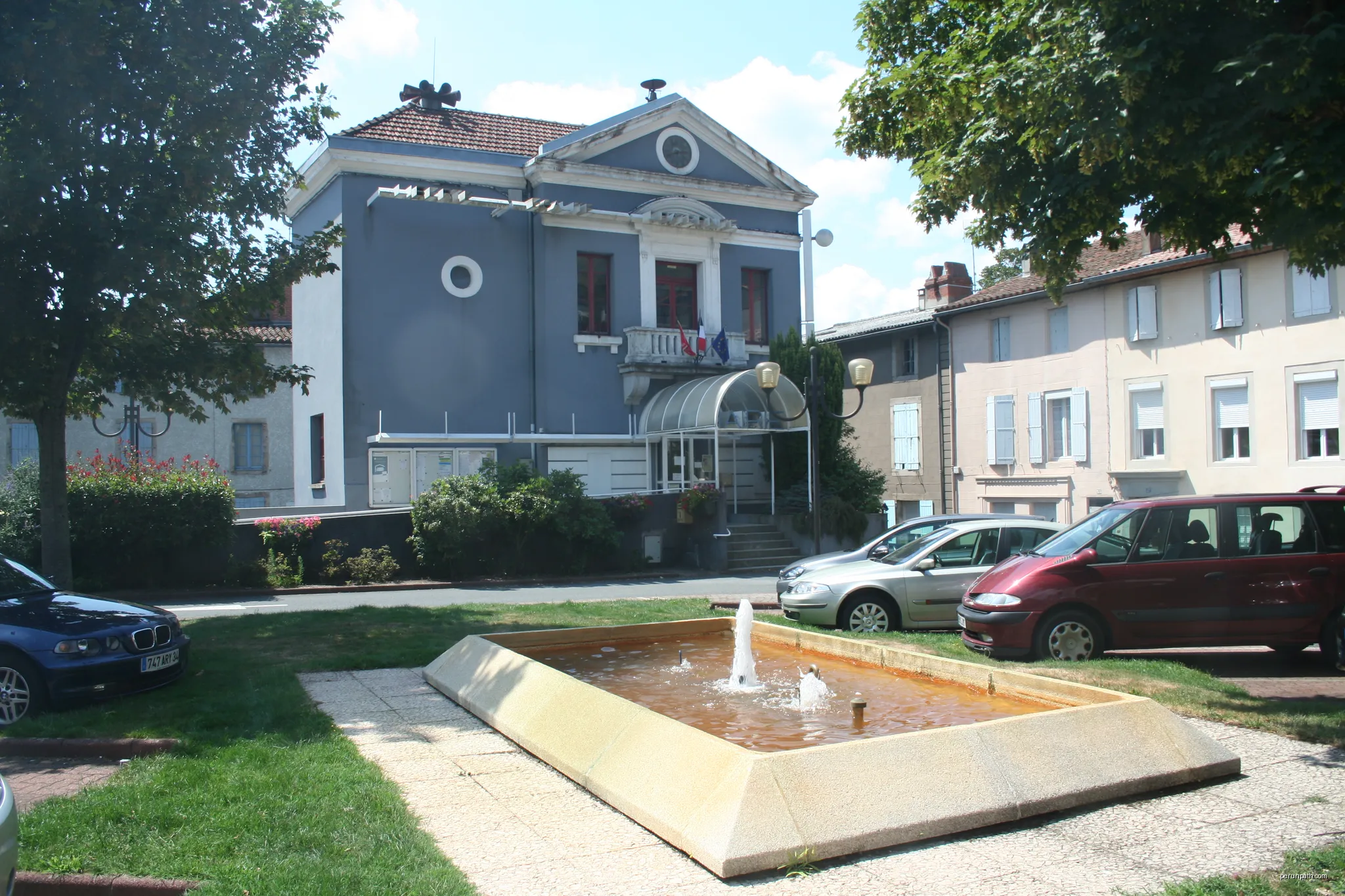 Labastide-Rouairoux (Tarn) - mairie. | Autor: Fagairolles 34 | Licencja: CC BY-SA 4.0 | Źródło: Wikimedia Commons