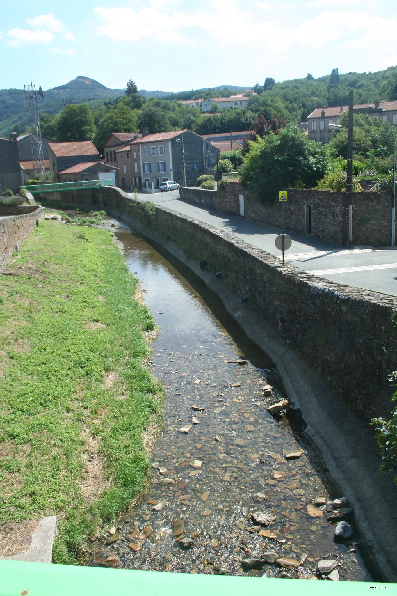 Labastide-Rouairoux (Tarn) - le Thoré. | Autor: Fagairolles 34 | Licencja: CC BY-SA 4.0 | Źródło: Wikimedia Commons