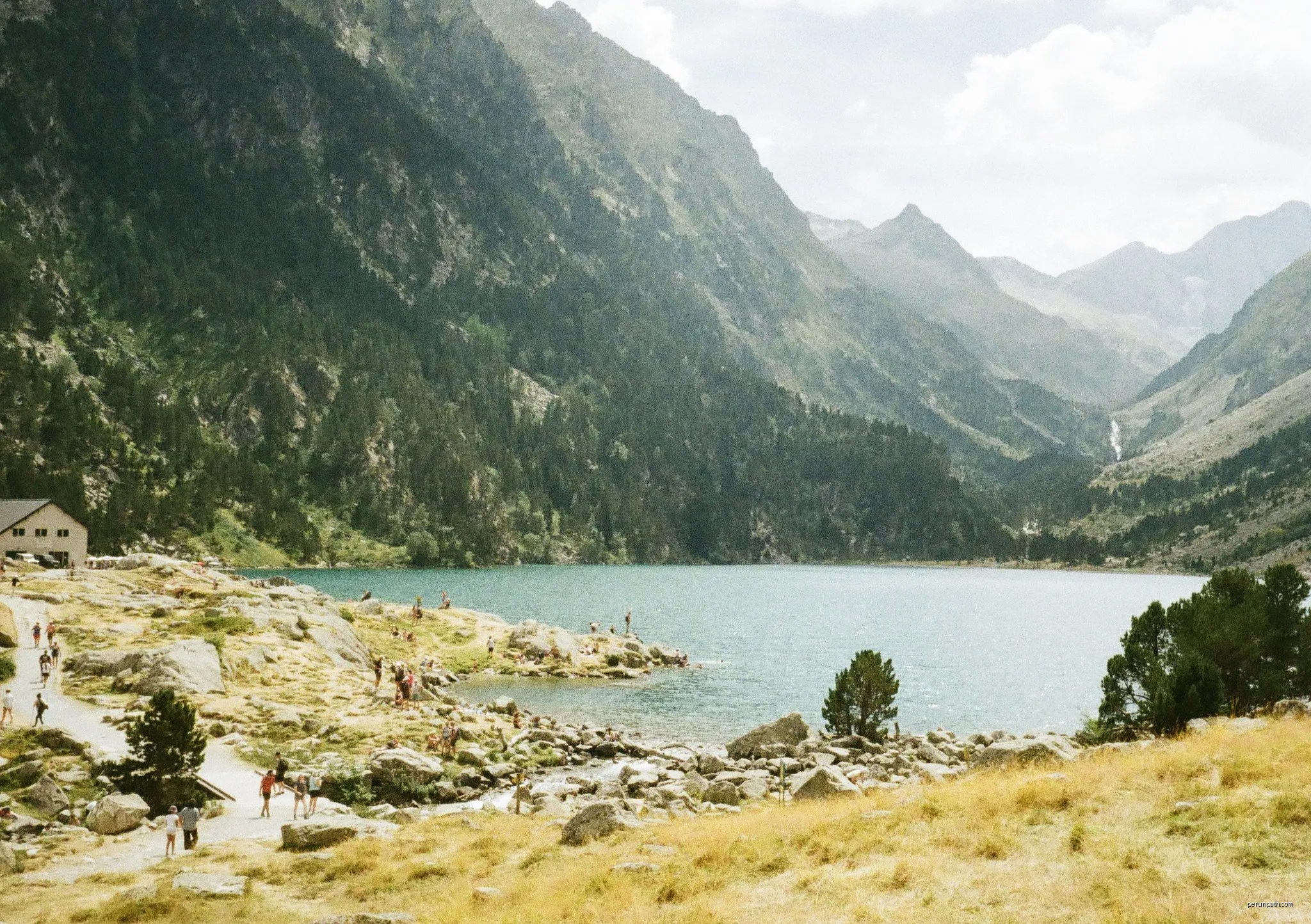 Lac de Gaube et refuge des Oulettes de Gaube