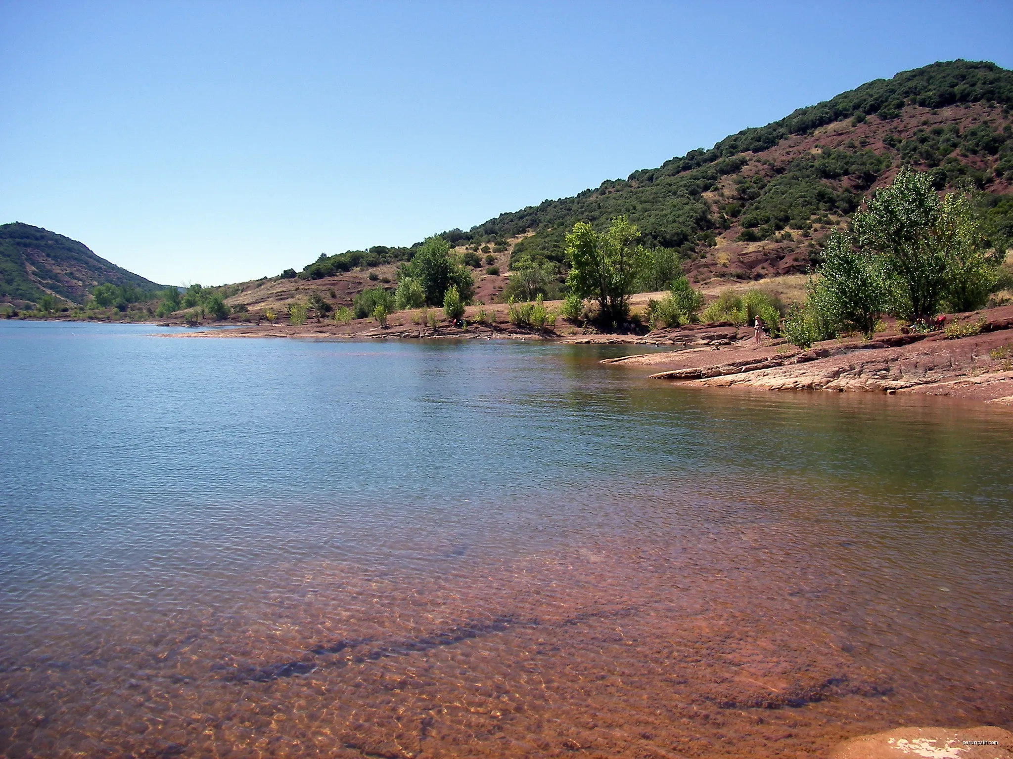 Lac du Salagou | Autor: Hans Hagenaars | Licencja: CC BY 3.0 | Źródło: Wikimedia Commons