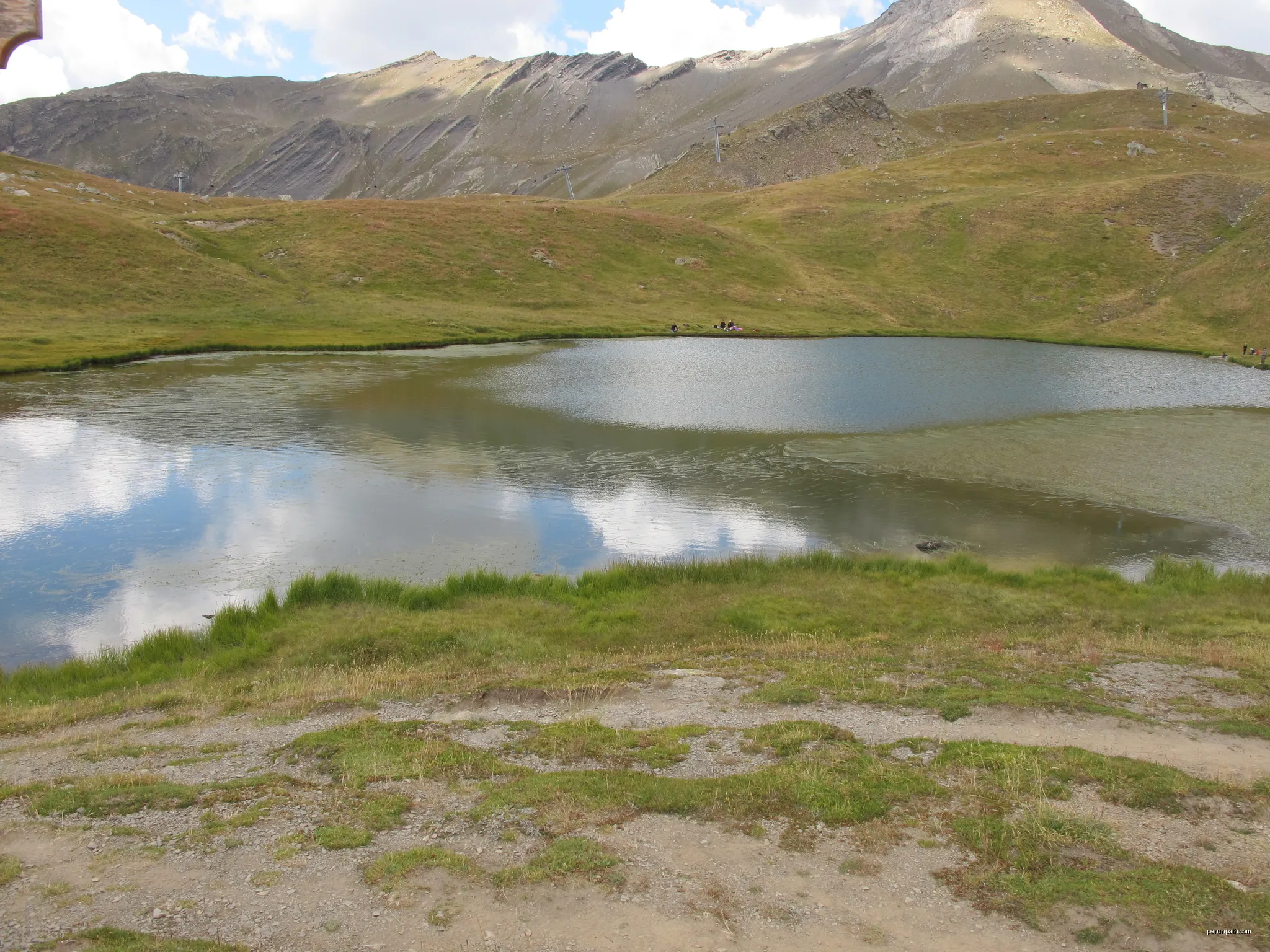 Le lac des Estaris depuis le sommet du Drouvet