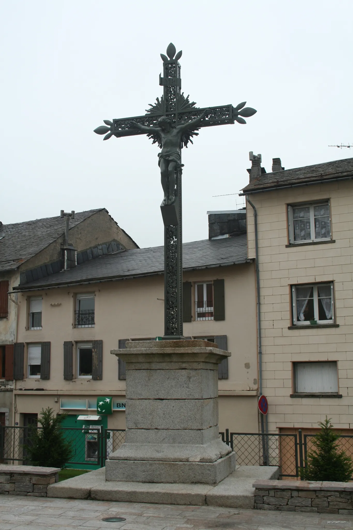 Lacaune (Tarn) - croix de la mission. | Autor: Fagairolles 34 | Licencja: CC BY-SA 4.0 | Źródło: Wikimedia Commons