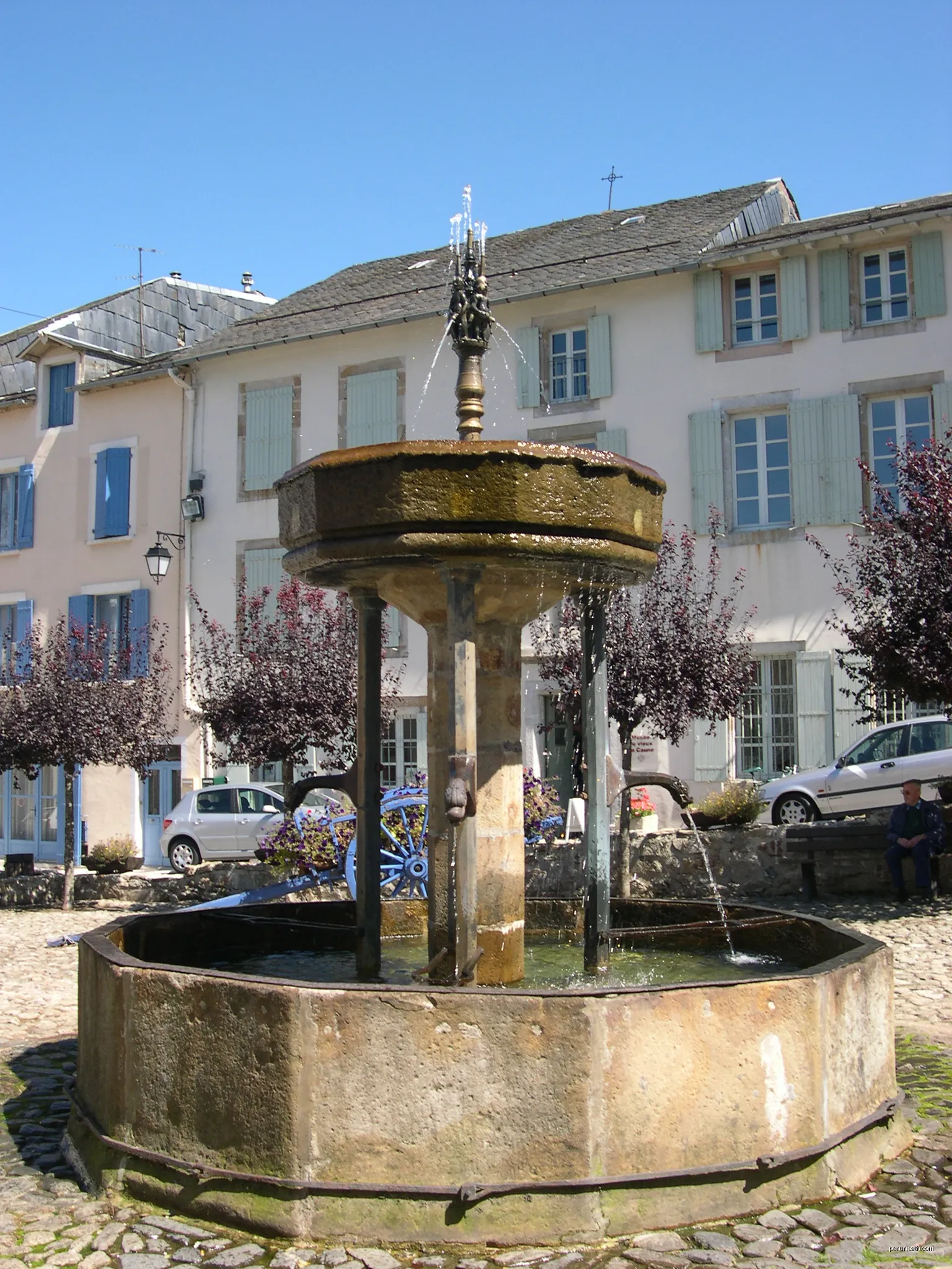 Lacaune (Tarn) - Fontaine des Pisseurs (XVIe siècle). | Autor: Frescaline | Licencja: CC BY-SA 3.0 | Źródło: Wikimedia Commons
