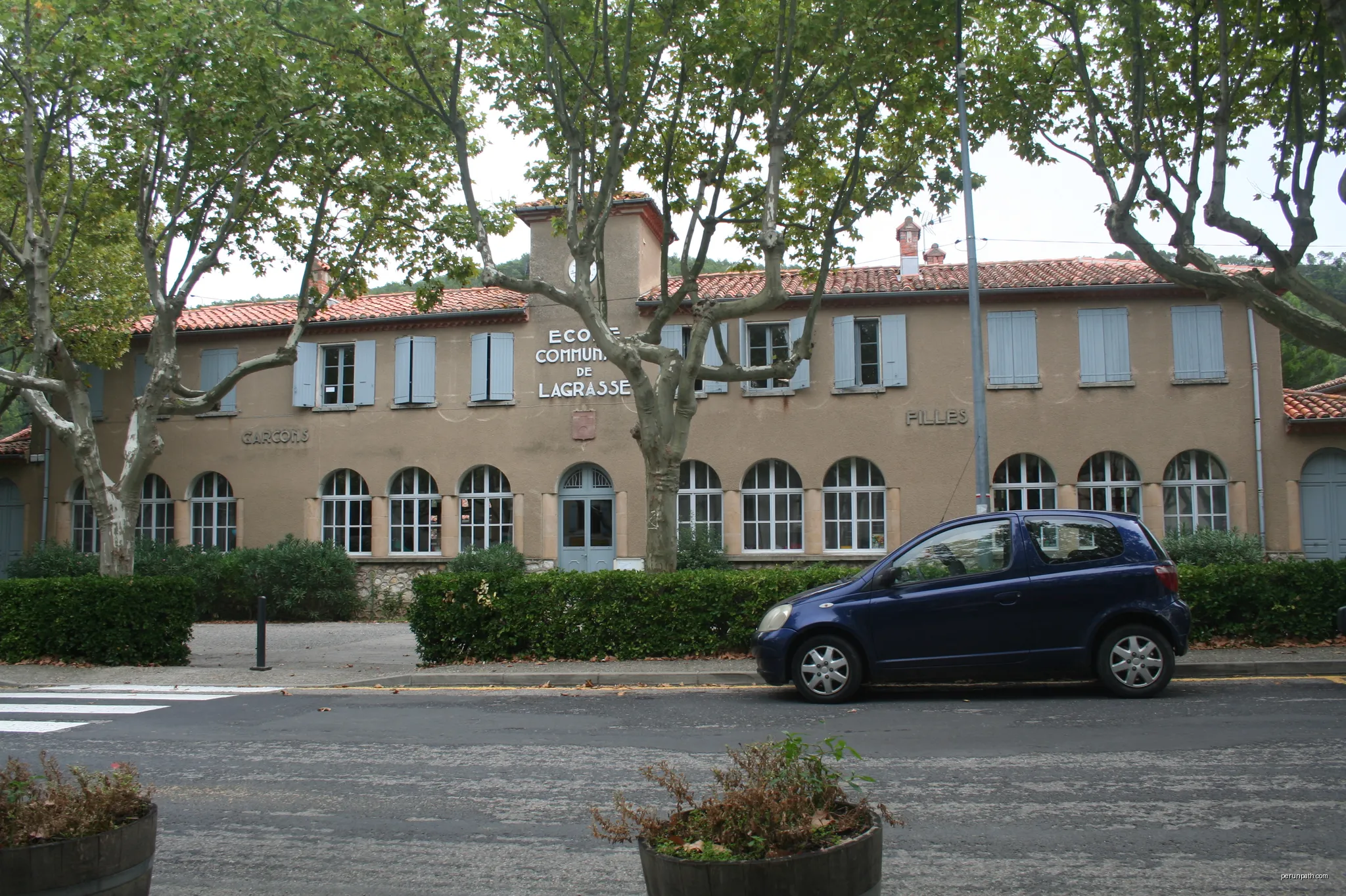Lagrasse (Aude) - école communale | Autor: Fagairolles 34 | Licencja: CC BY-SA 4.0 | Źródło: Wikimedia Commons