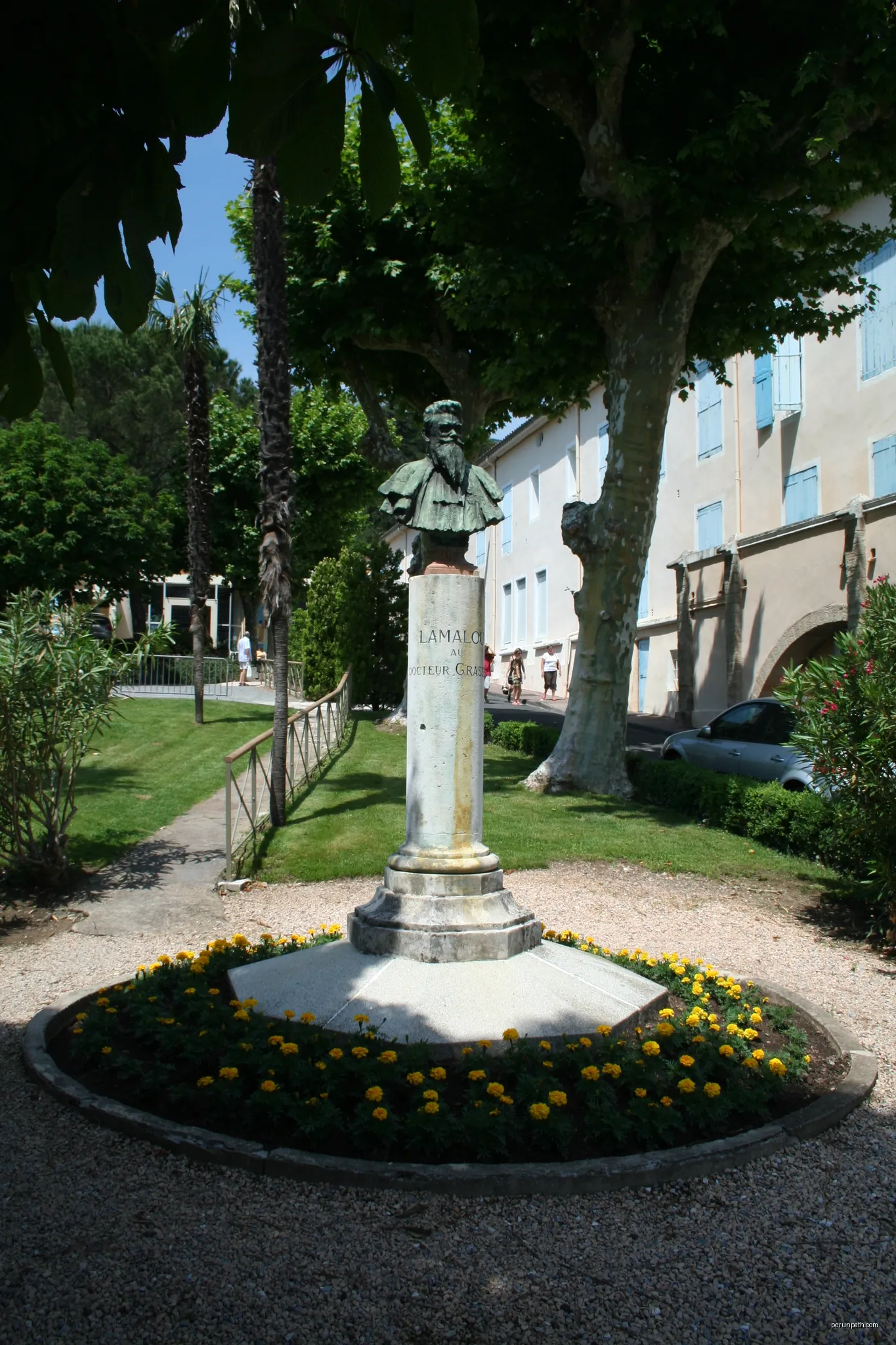 File:Lamalou les-Bains buste Grasset.JPG | Autor: Fagairolles 34 | Licencja: CC BY-SA 4.0 | Źródło: Wikimedia Commons