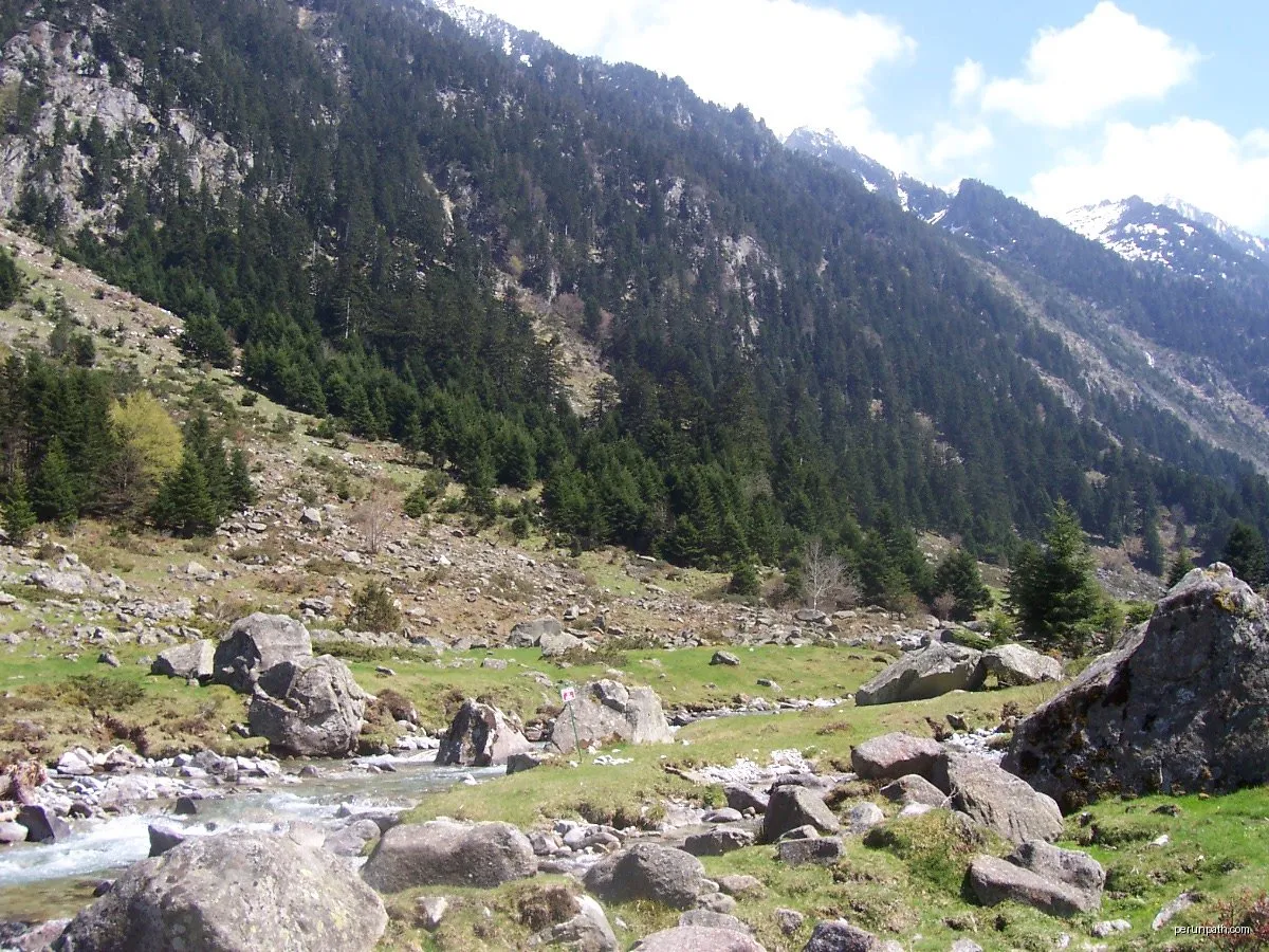 Refuge et Lac d'Estom