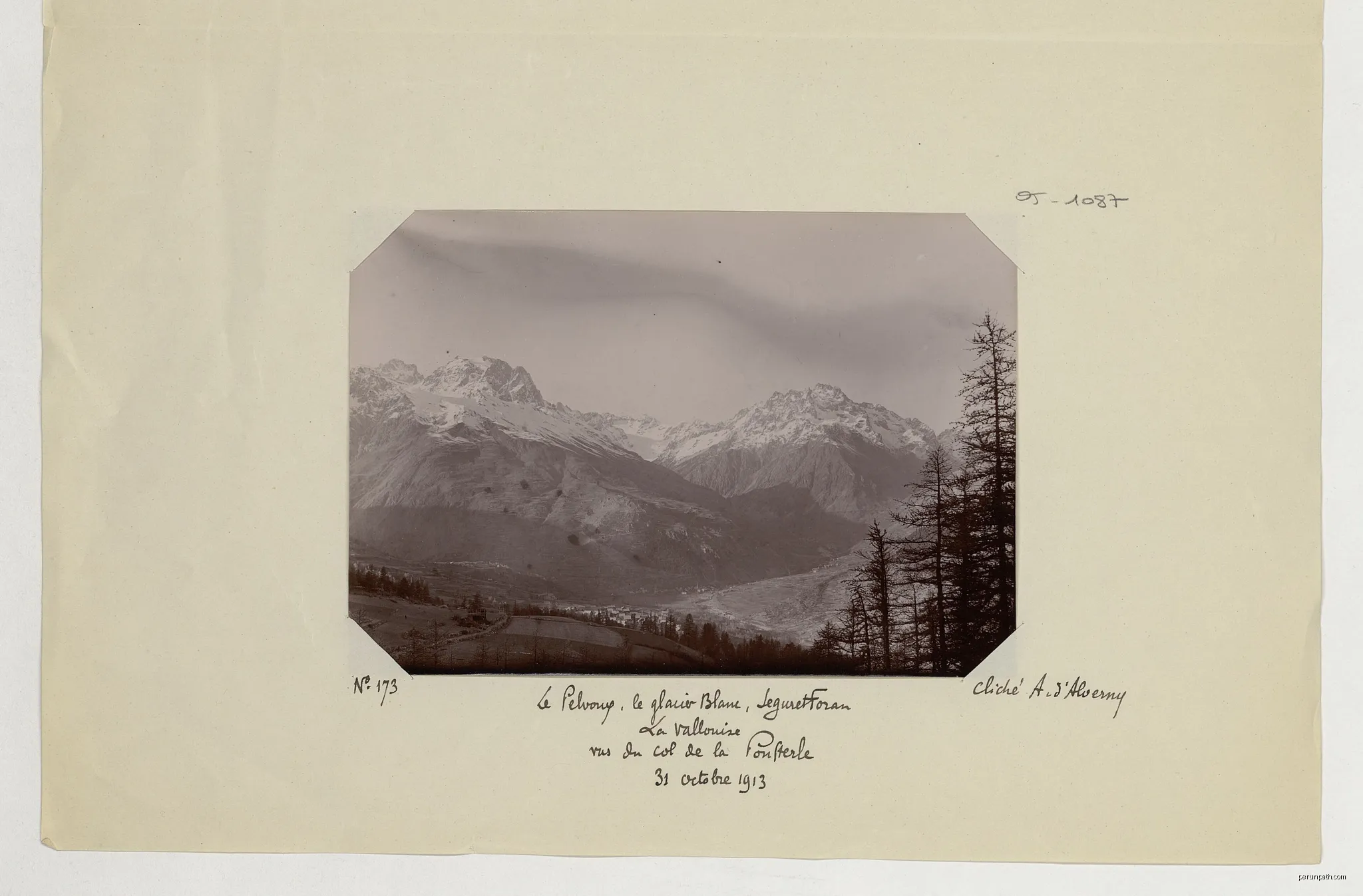 Photographie en noir et blanc de la restauration des terrains en montagne. 
Mots-clés : Glaciers ; Hautes-Alpes (France) | Autor: d'Alverny, A., agent public de l'inspection des eaux et forêts | Licencja: Public domain | Źródło: Wikimedia Commons