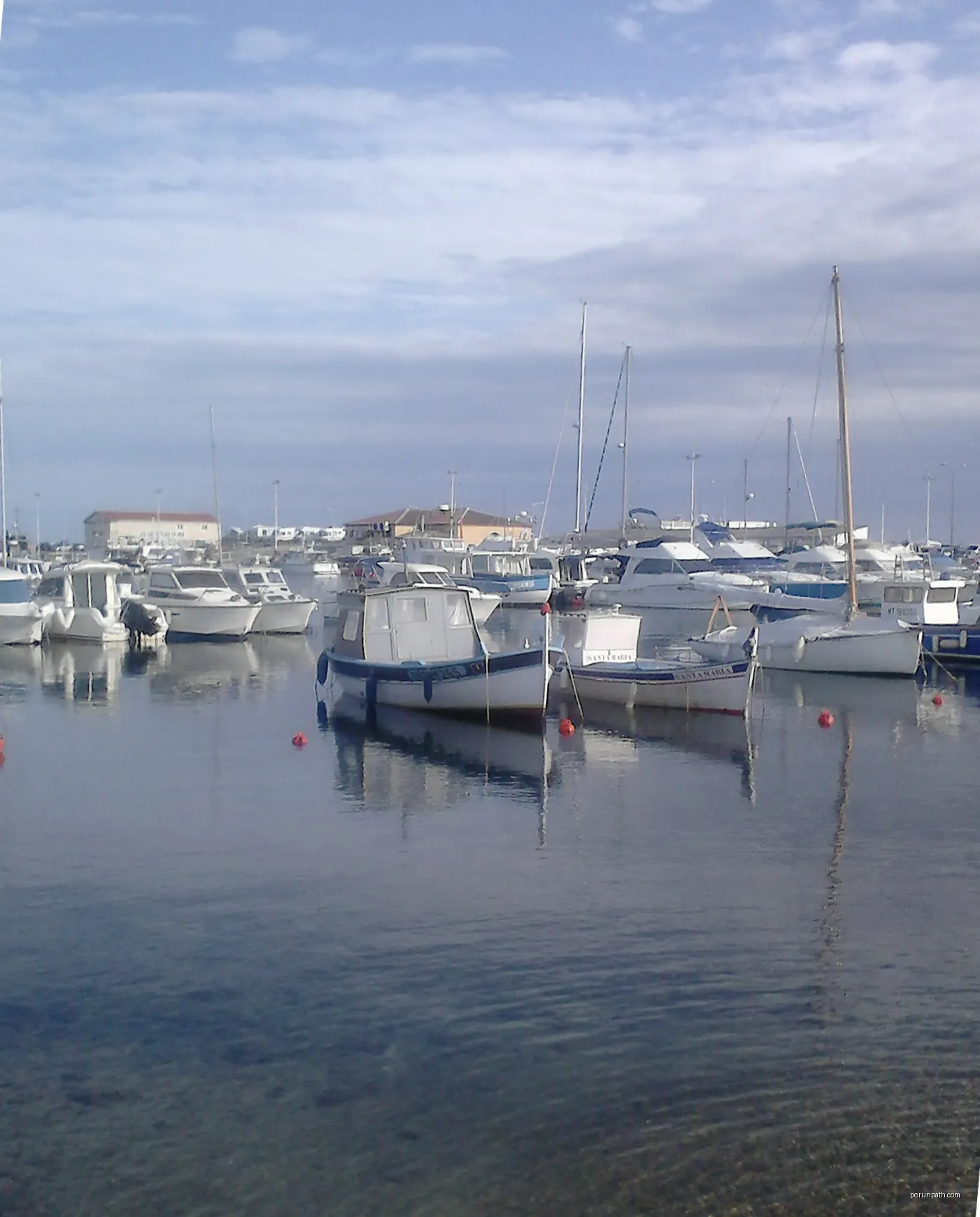 Le port de Carro | Autor: Crayon13960 | Licencja: CC BY-SA 4.0 | Źródło: Wikimedia Commons
