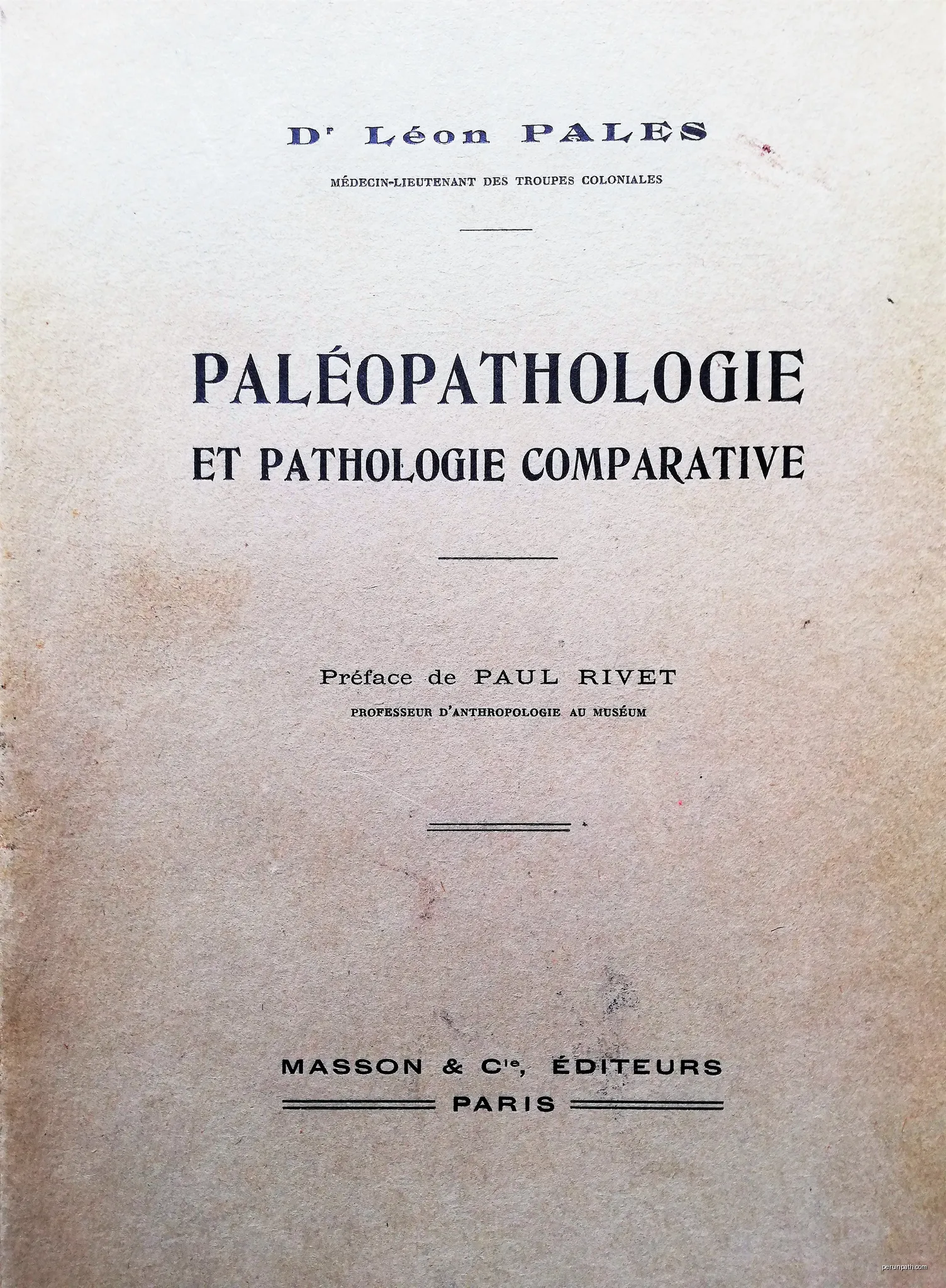Couverture beige d'un livre de 1930 | Autor: GrandBout | Licencja: CC BY-SA 4.0 | Źródło: Wikimedia Commons