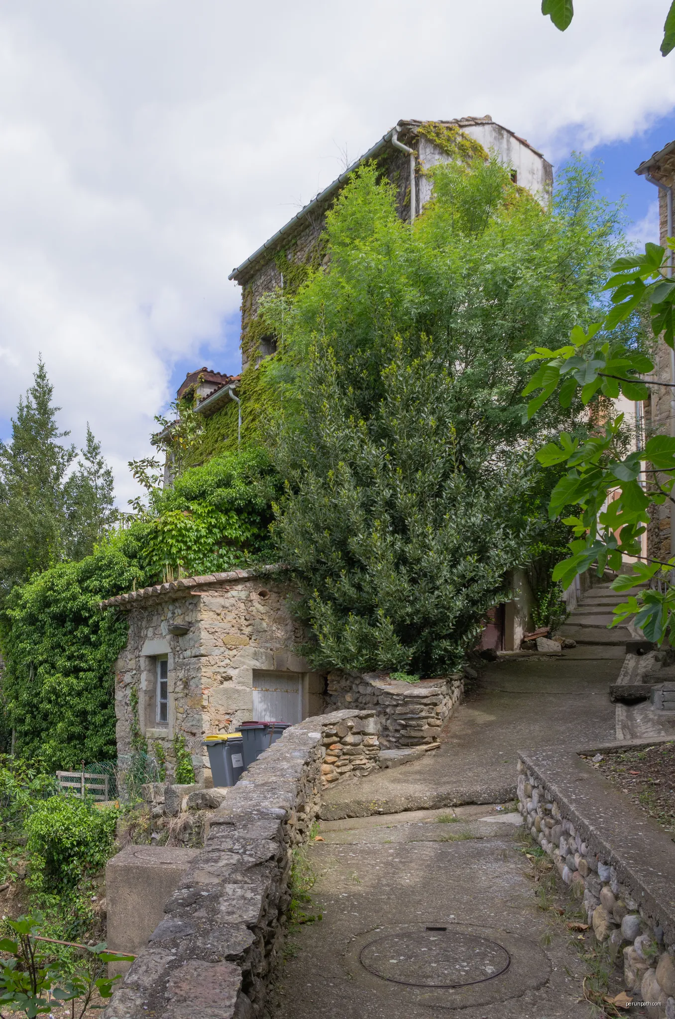 Commune of Les Aires, Hérault, France. Haut-Languedoc Regional Natural Park. | Autor: Christian Ferrer | Licencja: CC BY-SA 4.0 | Źródło: Wikimedia Commons