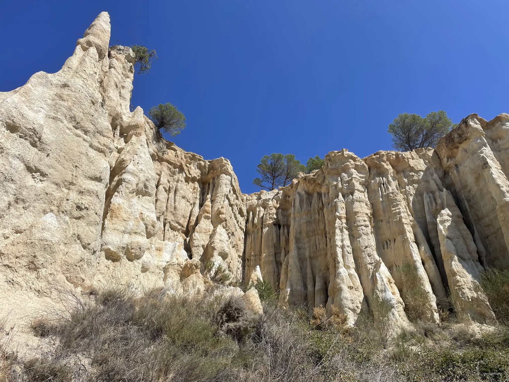 Les Orgues d'Ille sur Tet (Occitanie, France) | Autor: Einaz80 | Licencja: CC BY-SA 4.0 | Źródło: Wikimedia Commons