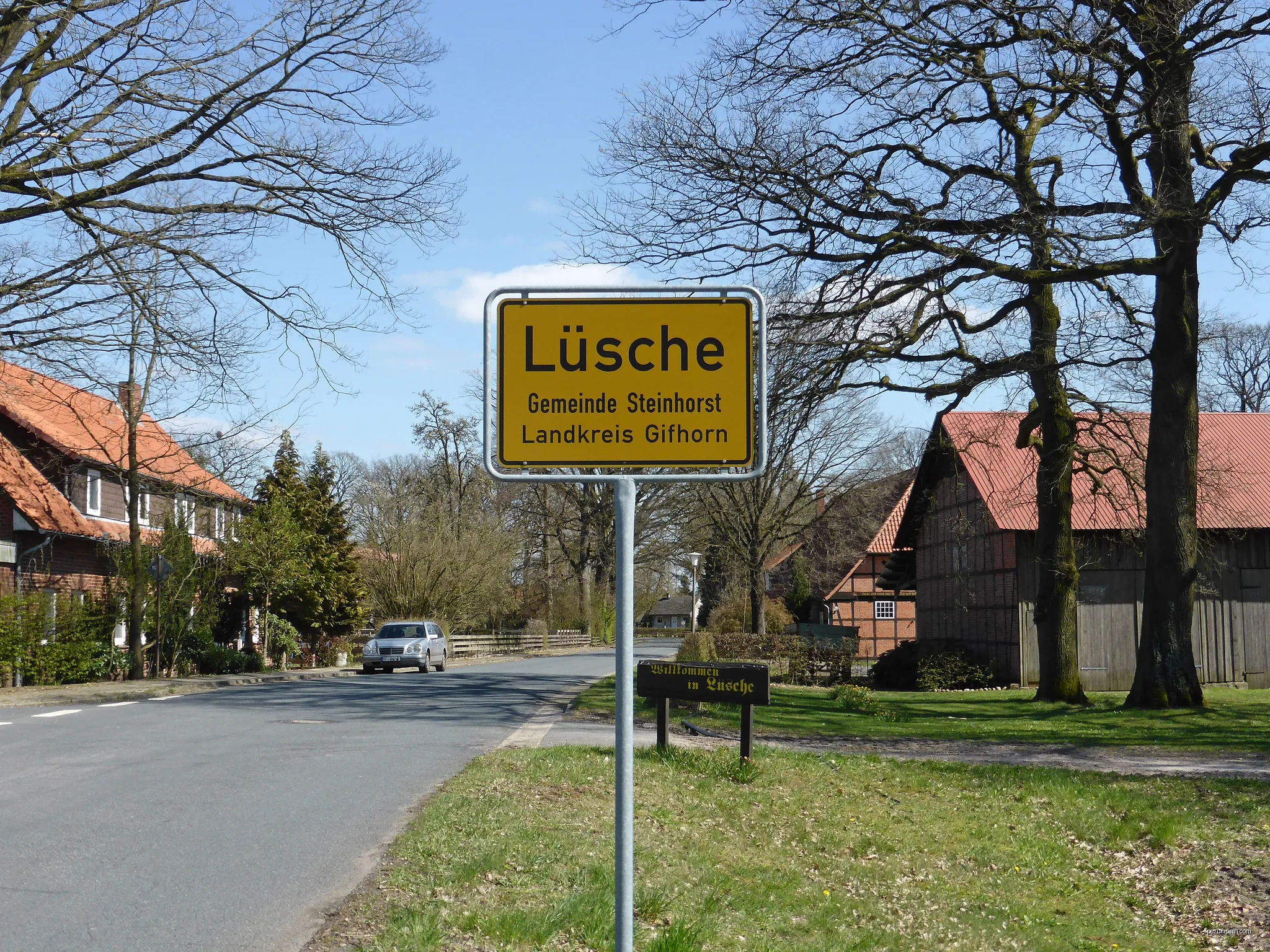 Ortseingang von Lüsche. | Autor: Kirchenfan | Licencja: CC0 | Źródło: Wikimedia Commons