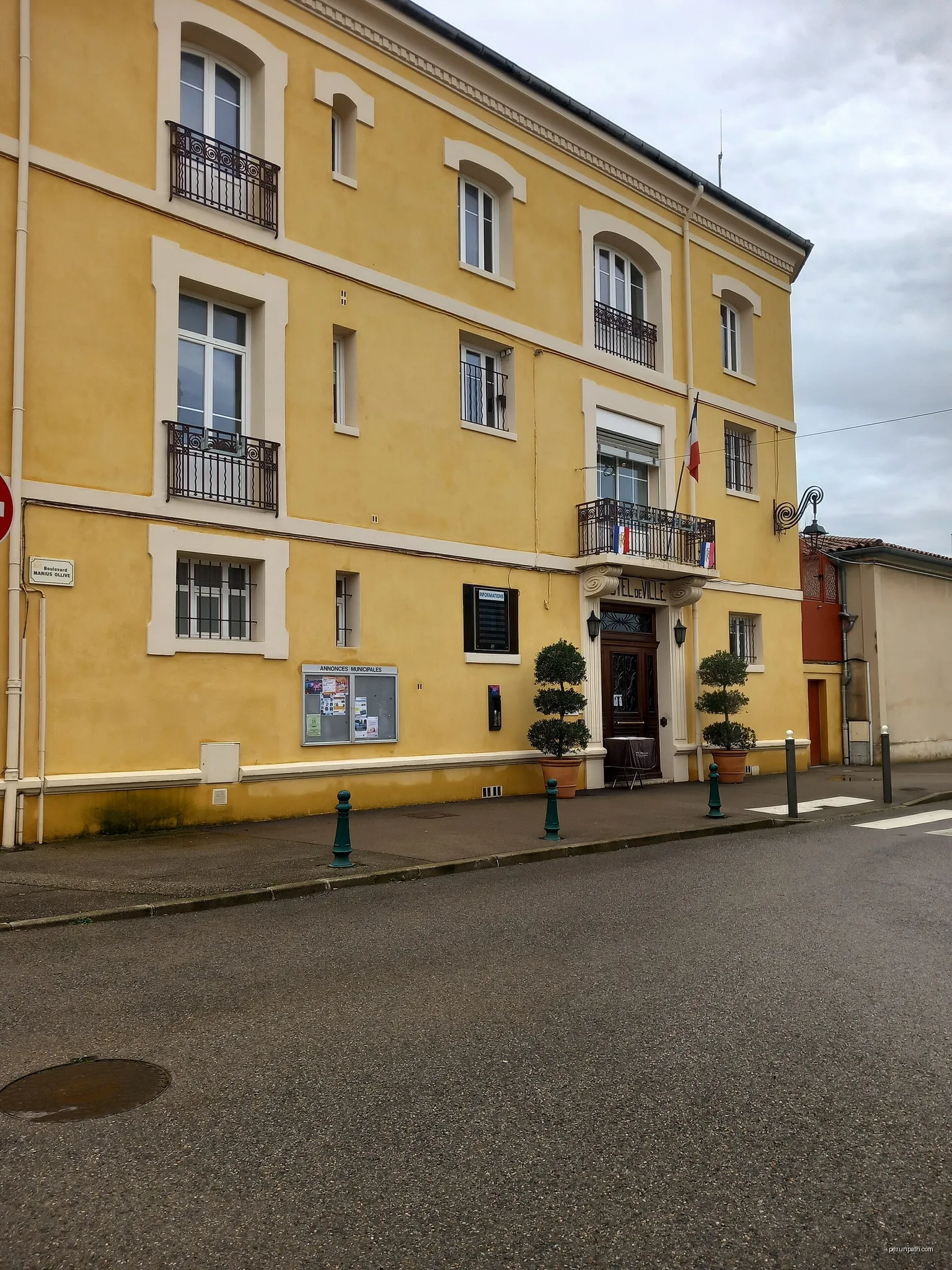 mairie du village | Autor: Marianne Casamance | Licencja: CC BY-SA 4.0 | Źródło: Wikimedia Commons