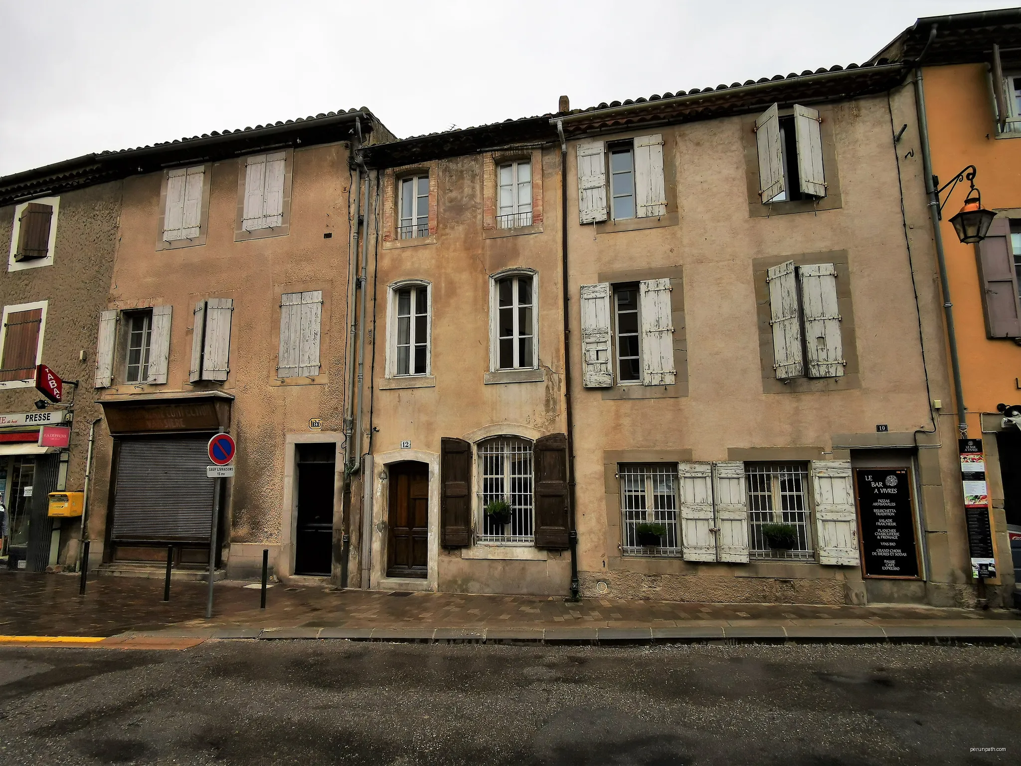 Maisons 10-14 rue Trivalle à Carcassonne (Aude) | Autor: GilPe | Licencja: CC BY-SA 4.0 | Źródło: Wikimedia Commons